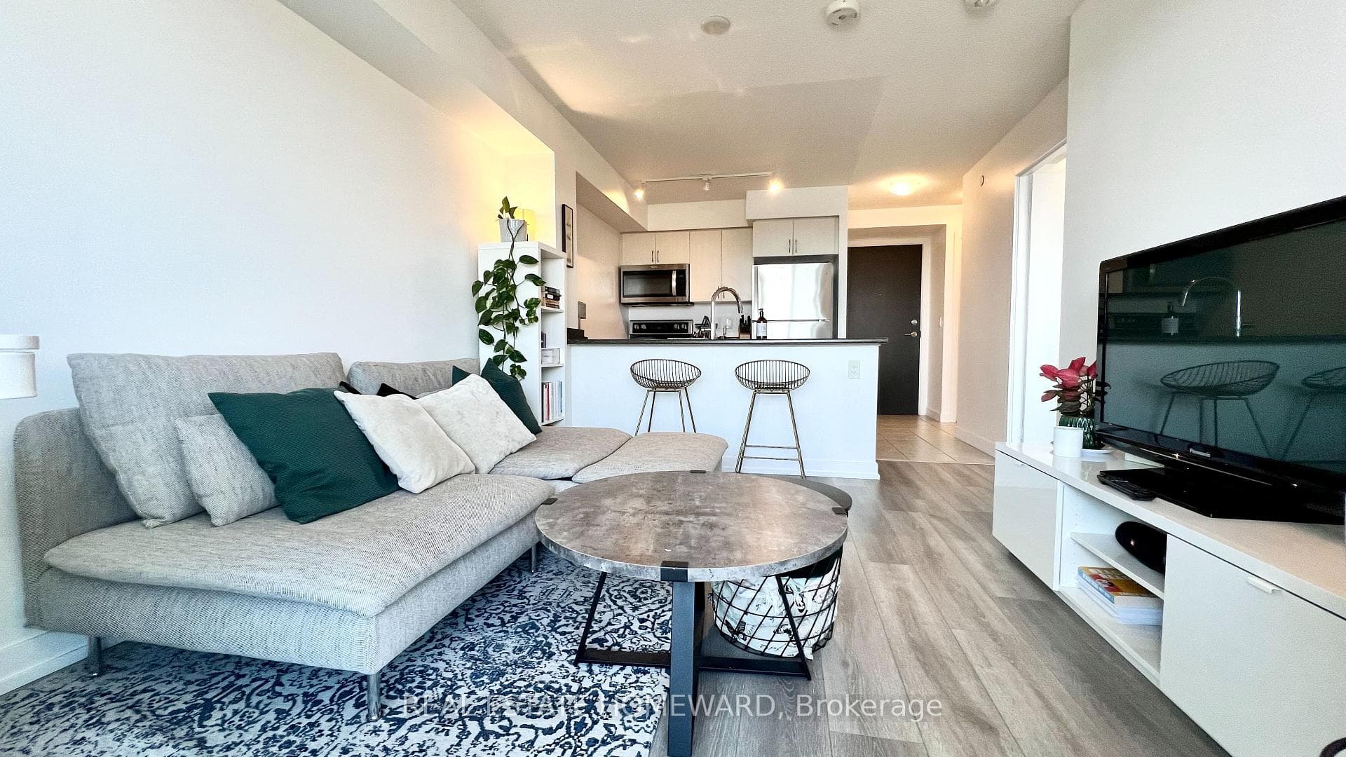 8 Trent Avenue Unit 912, The Beaches / Upper Beaches, ON M4C 0A6 - Photo 1