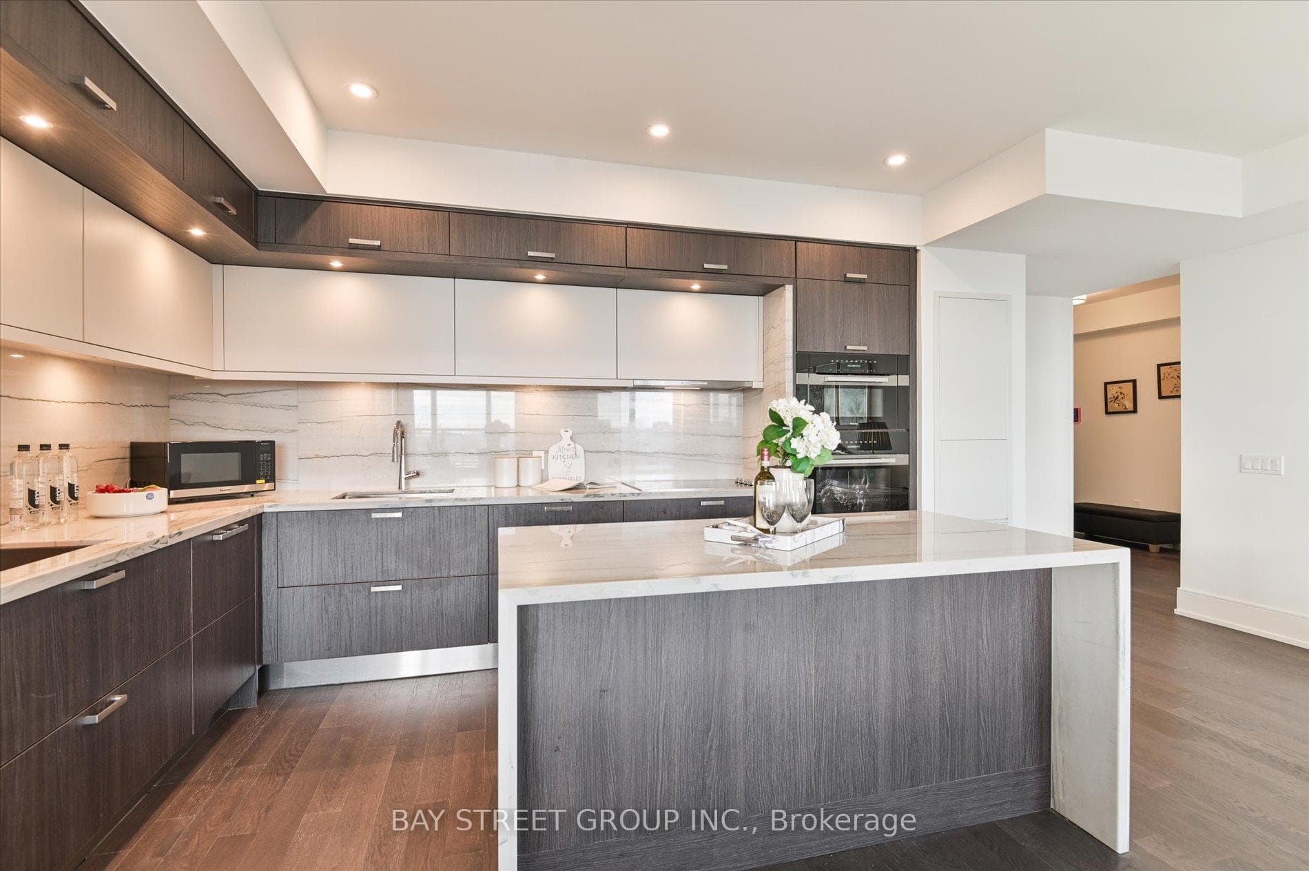 30 Inn On The Park Drive Unit 2707, Don Mills / Parkwoods / Victoria Village, ON M3C 0P8 - Photo 1