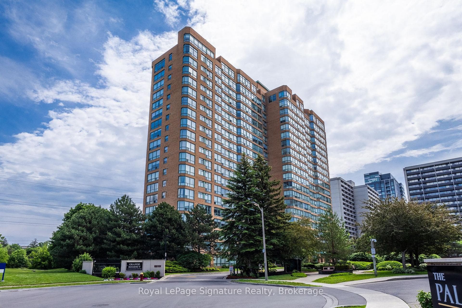 1276 Maple Crossing Boulevard Unit Unit #1407, Burlington, ON L7S 2J9 - Photo 1