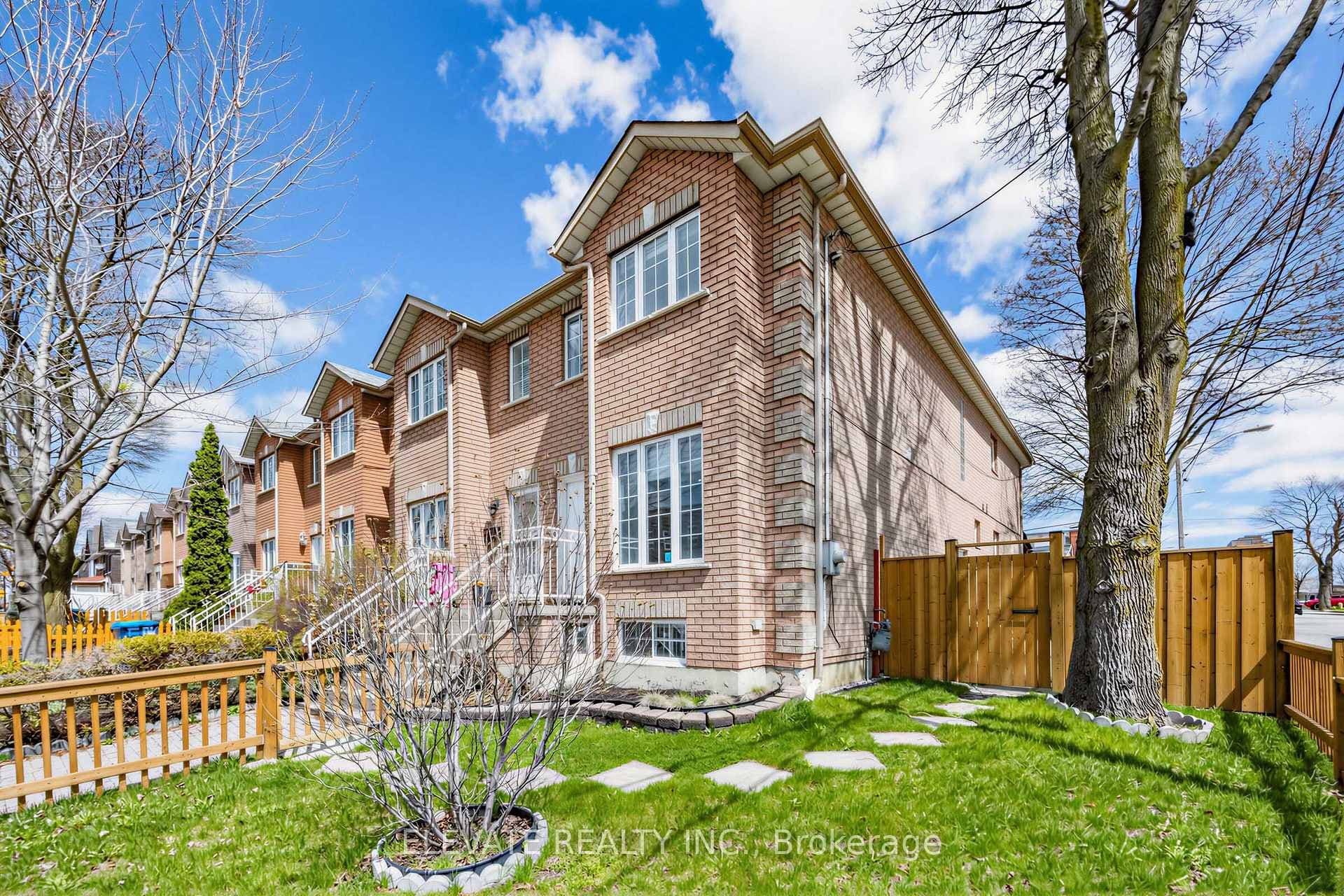 1 Mulock Avenue, Bloor West Village / Swansea, ON M6N 3C3 - Photo 1