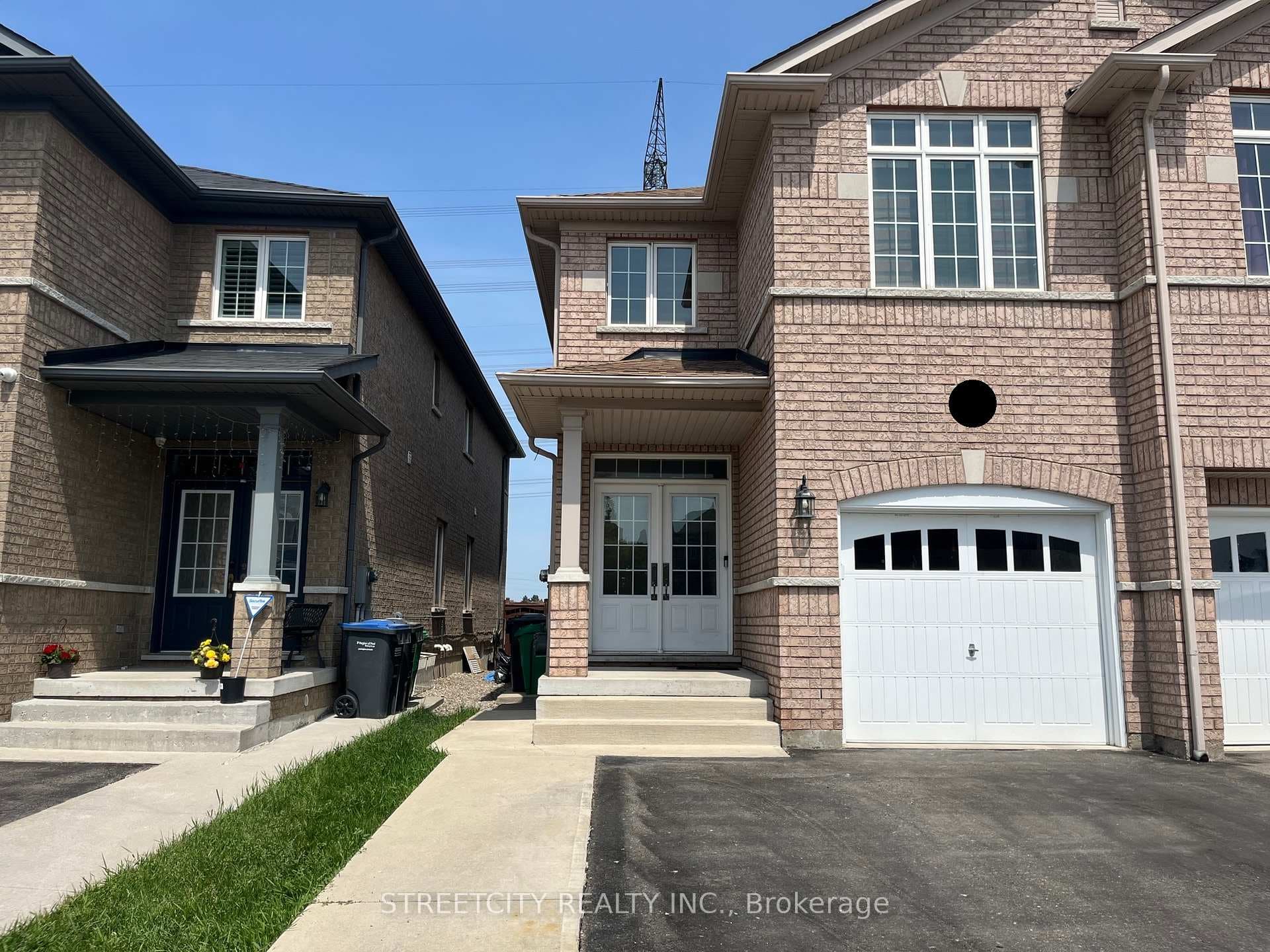 7369 Saint Barbara Boulevard Unit Main, Mississauga, ON L5W 0C3 - Photo 1