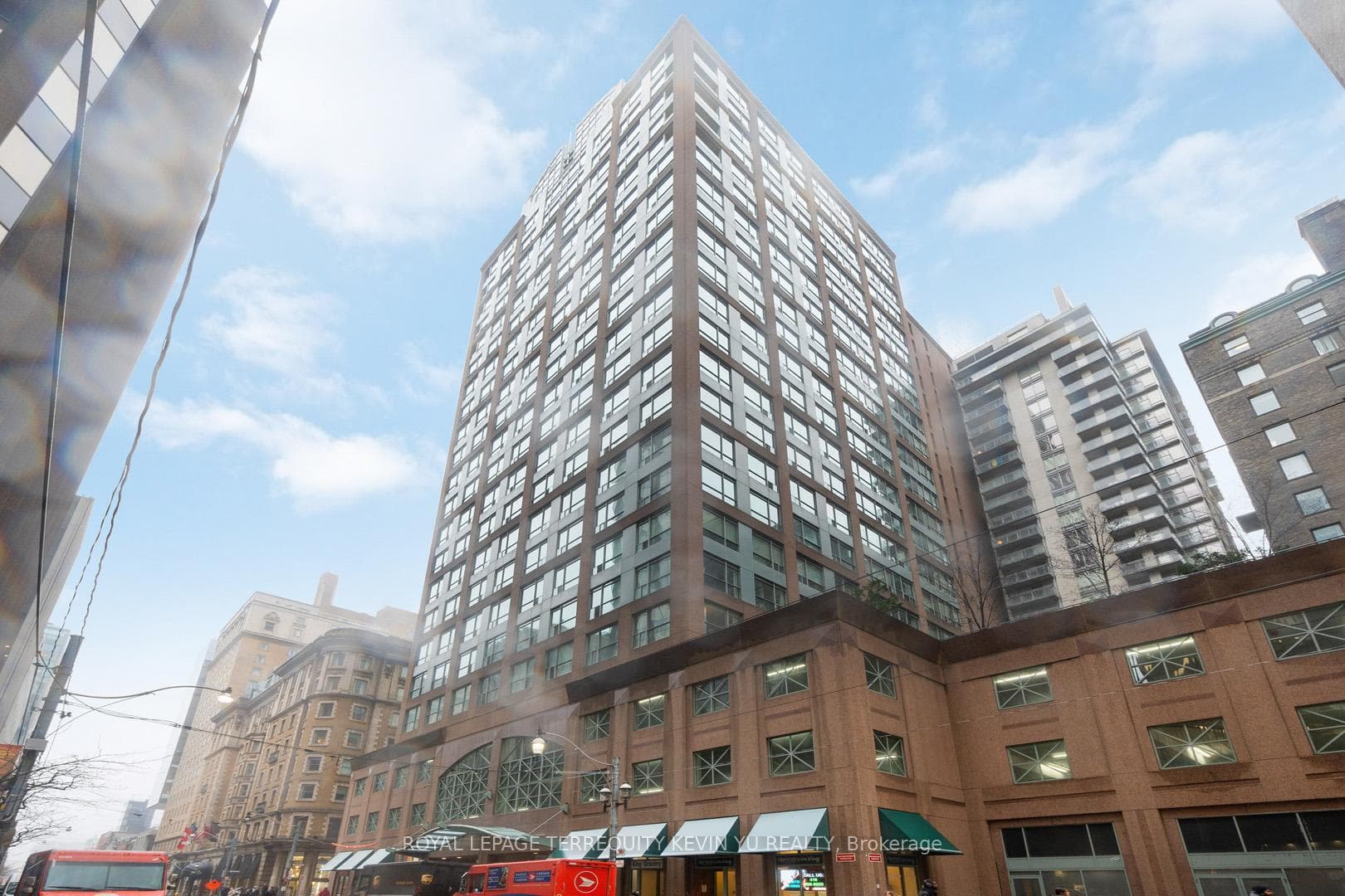 7 King Street Unit 2215, Regent Park / Cabbagetown / St. James Town, ON M5C 3C5 - Photo 1