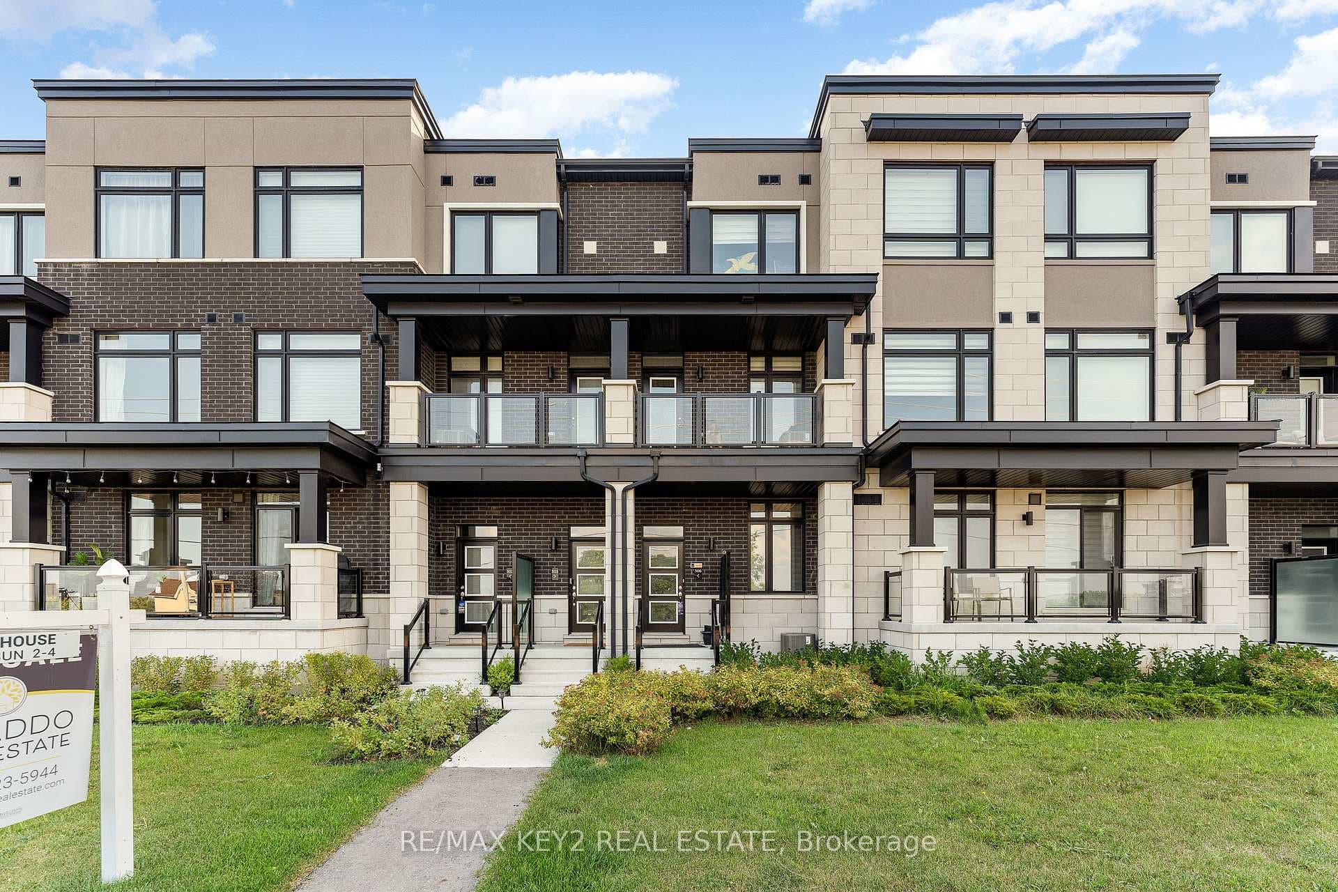 2550 Castlegate Crossing N/A Unit 306, Pickering, ON L1X 0H6 - Photo 1