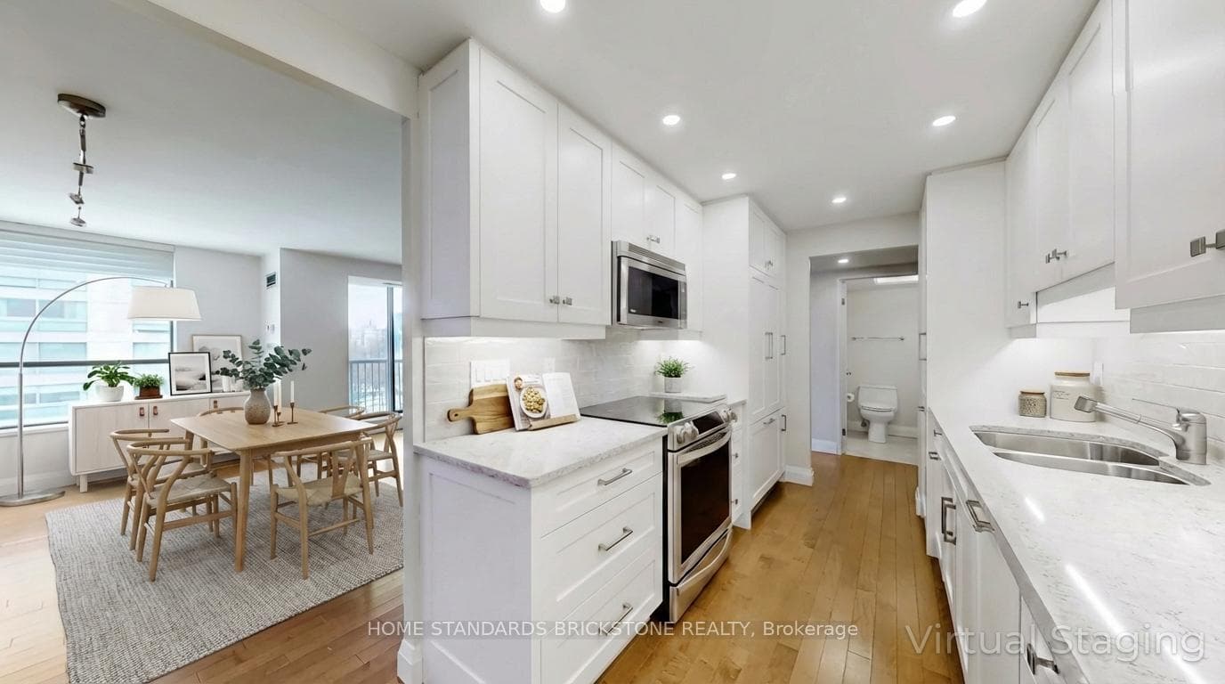 47 St Clair Avenue Unit 803, Annex / Yorkville / Summerhill, ON M4V 3A5 - Photo 1