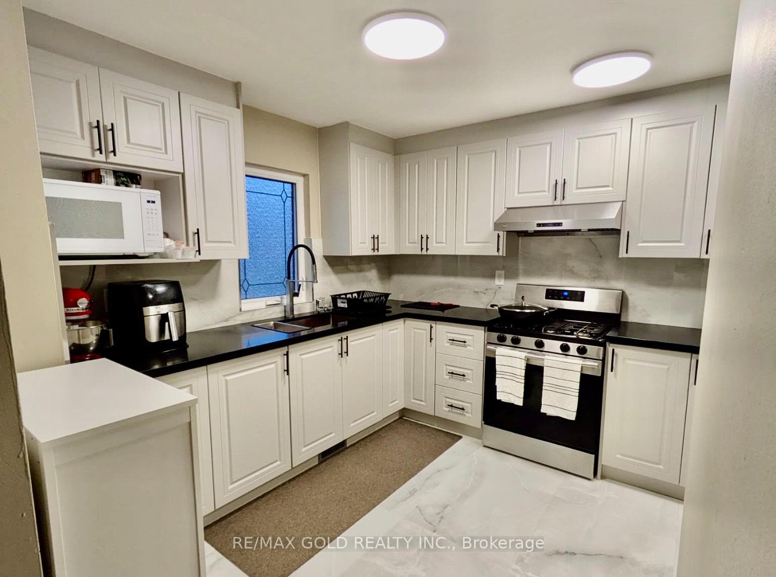 NEWLY RENOVATED KITCHEN