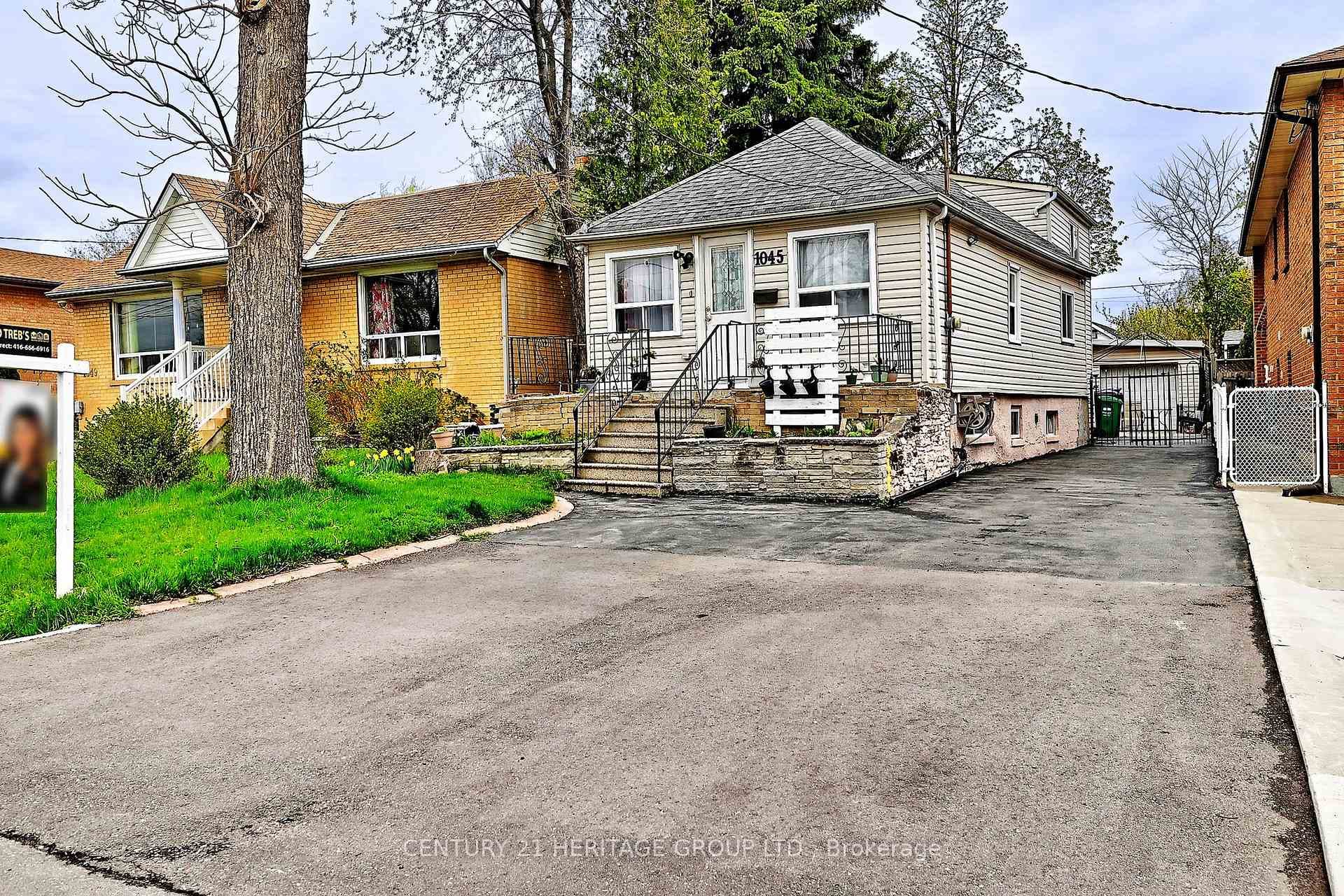 1045 East Avenue, Mississauga, ON L5E 1X1 - Photo 1