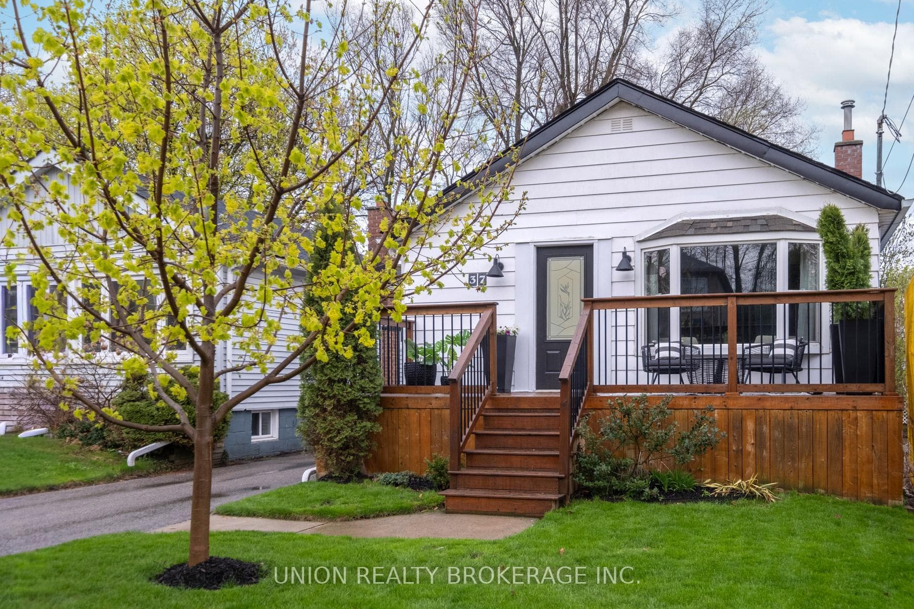 Lovely bungalow on a quiet street