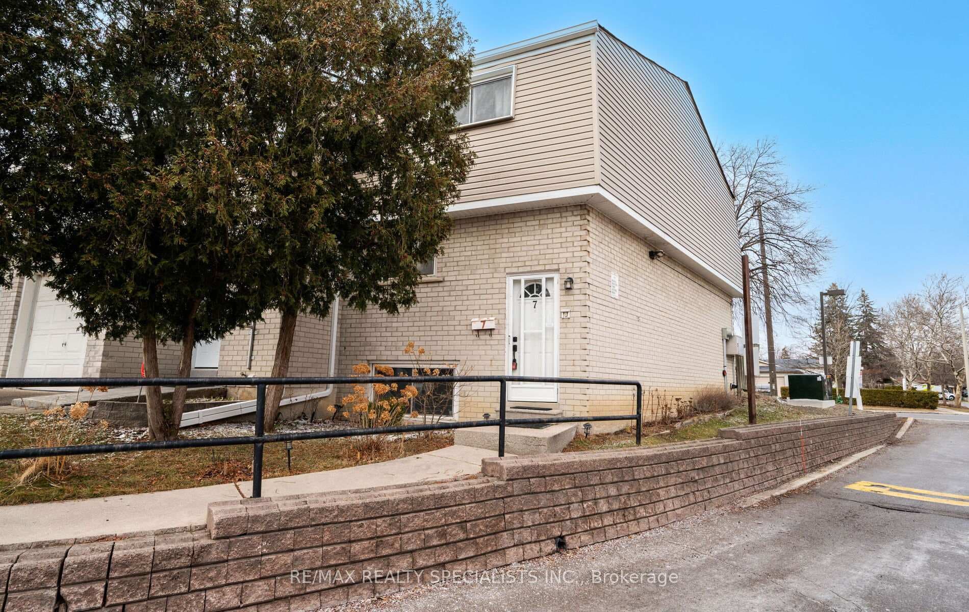 400 Mississauga Valley Boulevard Unit 7, Mississauga, ON L5A 3N6 - Photo 1