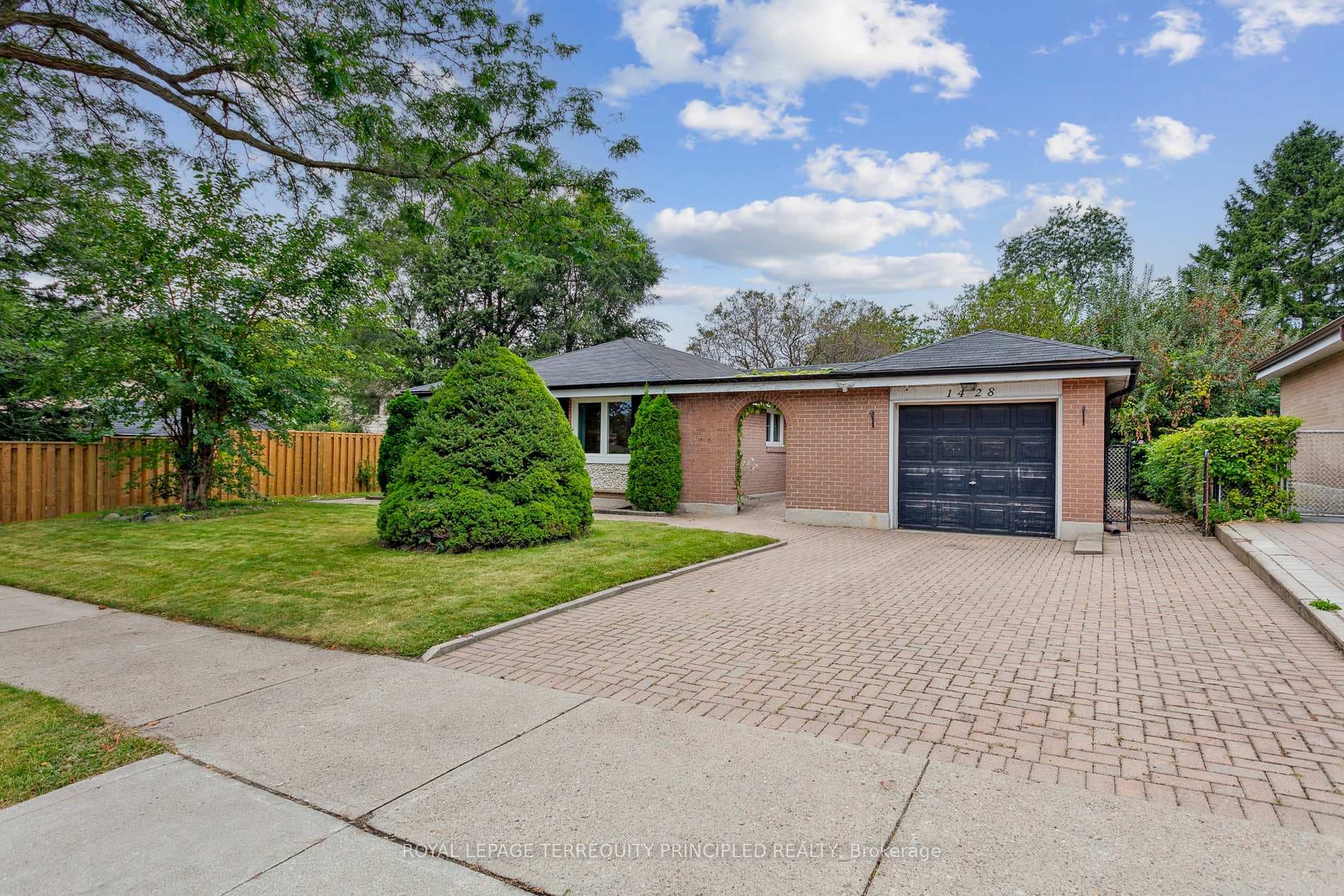 1428 Glen Rutley Circle, Mississauga, ON L4X 1Z7 - Photo 1