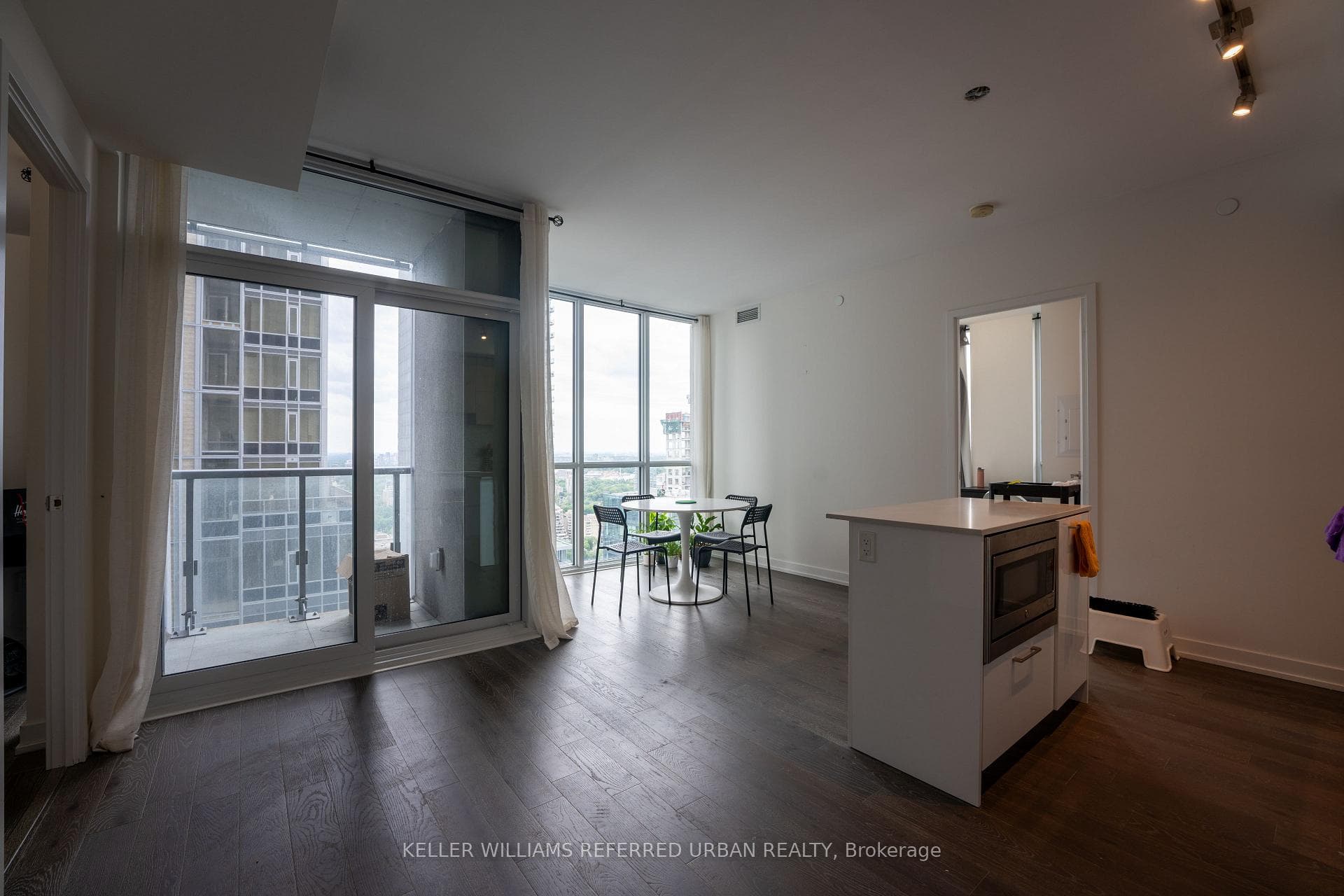1 Yorkville Avenue Unit 3305, Annex / Yorkville / Summerhill, ON M4W 0B1 - Photo 1