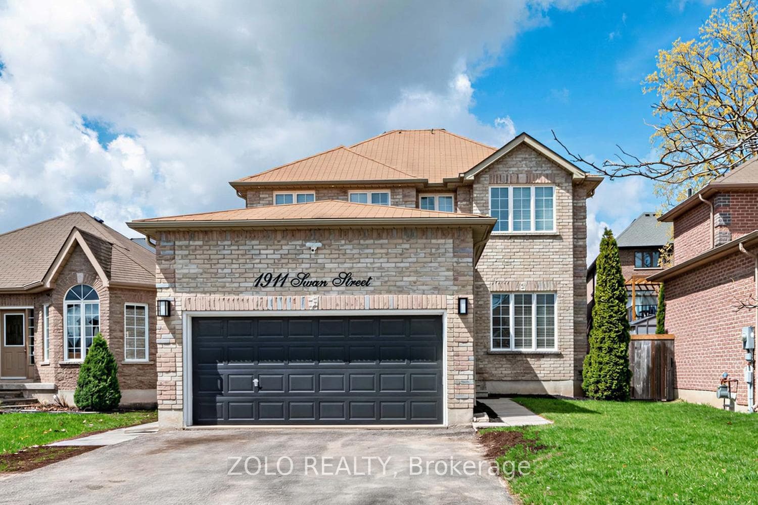 1911 Swan Street, Innisfil, ON L9S 0B3 - Photo 1