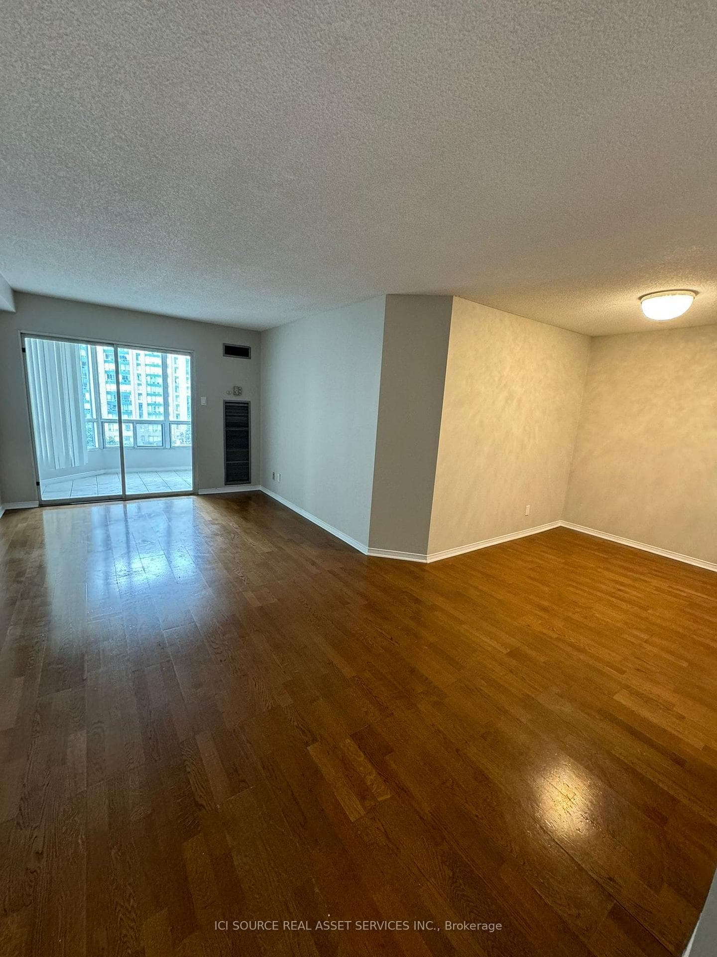 115 Hillcrest Avenue Unit 610, Mississauga, ON L5B 3Y9 - Photo 1