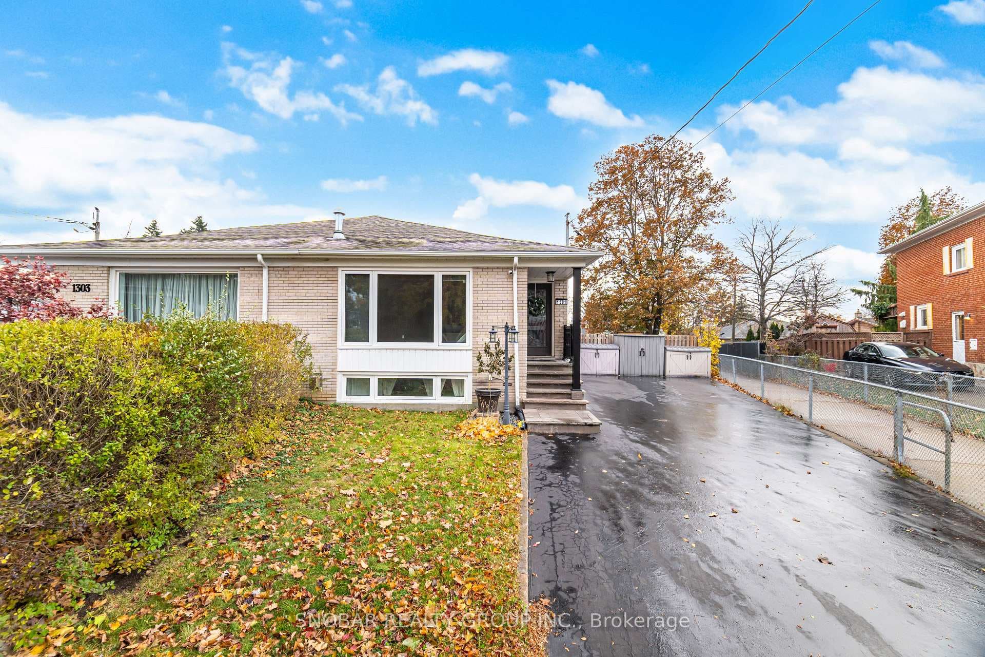 1301 Freeport Drive, Mississauga, ON L5C 1S5 - Photo 1