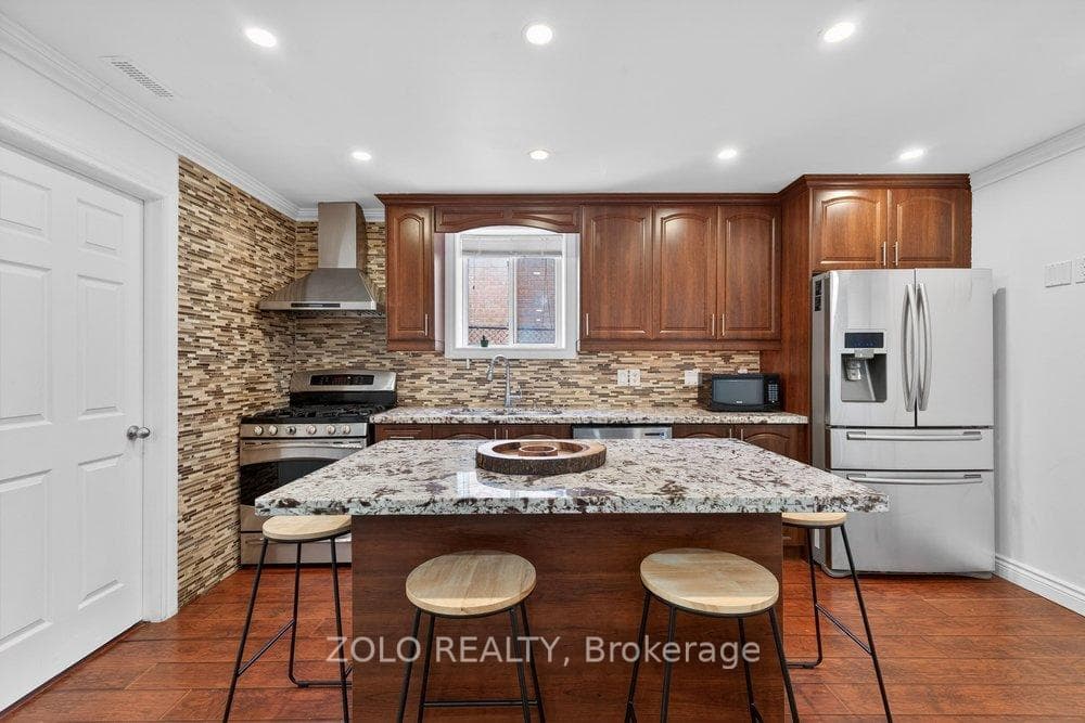 20 Bridesburg Drive Unit 1, Etobicoke (Kingsview Village / Humber Heights), ON M9R 2K3 - Photo 1
