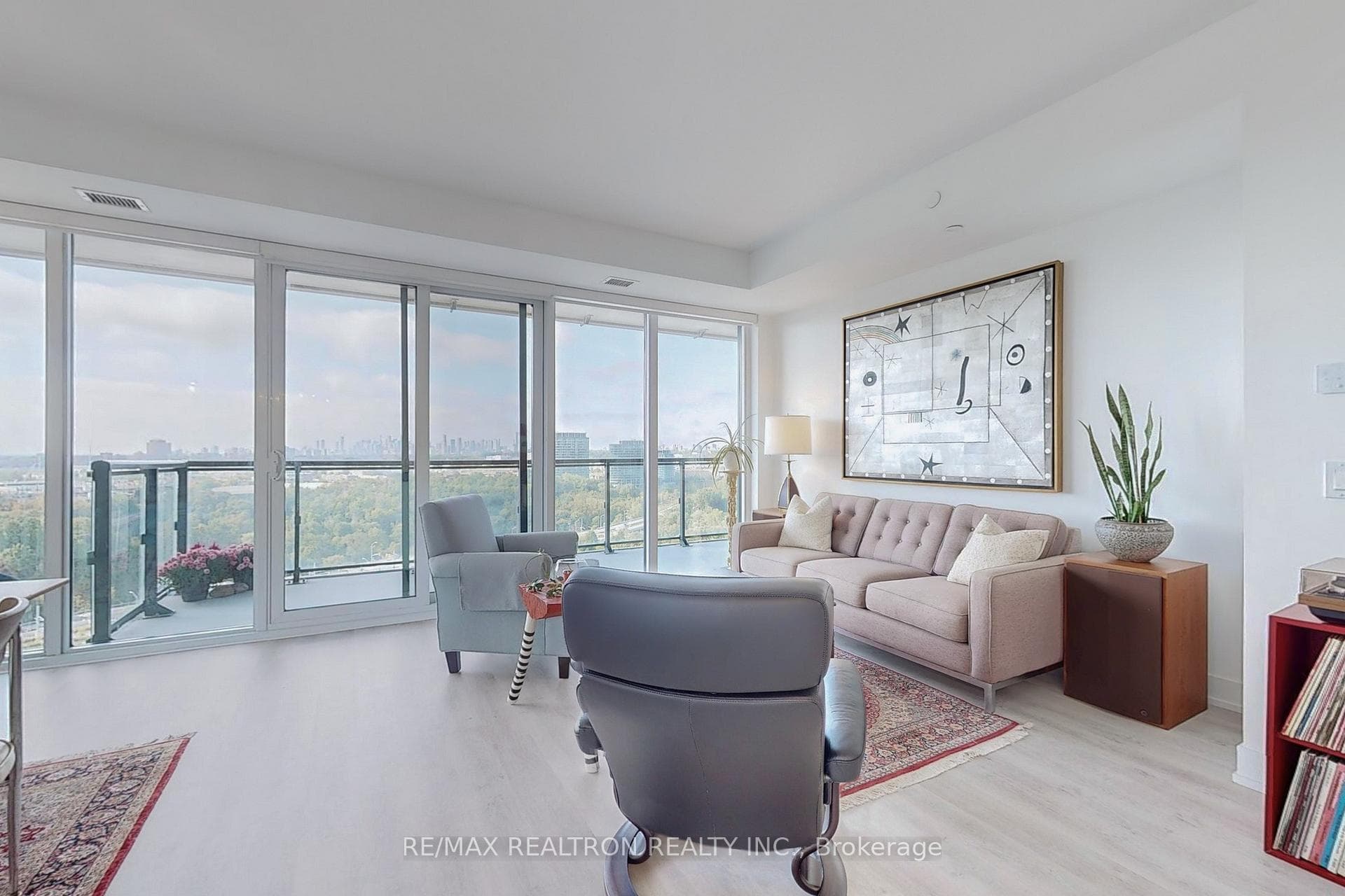 20 Inn On The Park Drive Unit 1432, Don Mills / Parkwoods / Victoria Village, ON M3C 0P8 - Photo 1