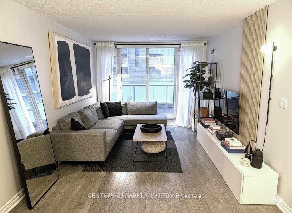 270 Wellington Street Unit 325, Downtown Toronto / Waterfront, ON M5V 3P5 - Photo 1