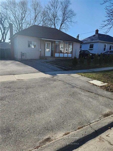 824 Rowena Street, Oshawa, ON L1H 4Z5 - Photo 1