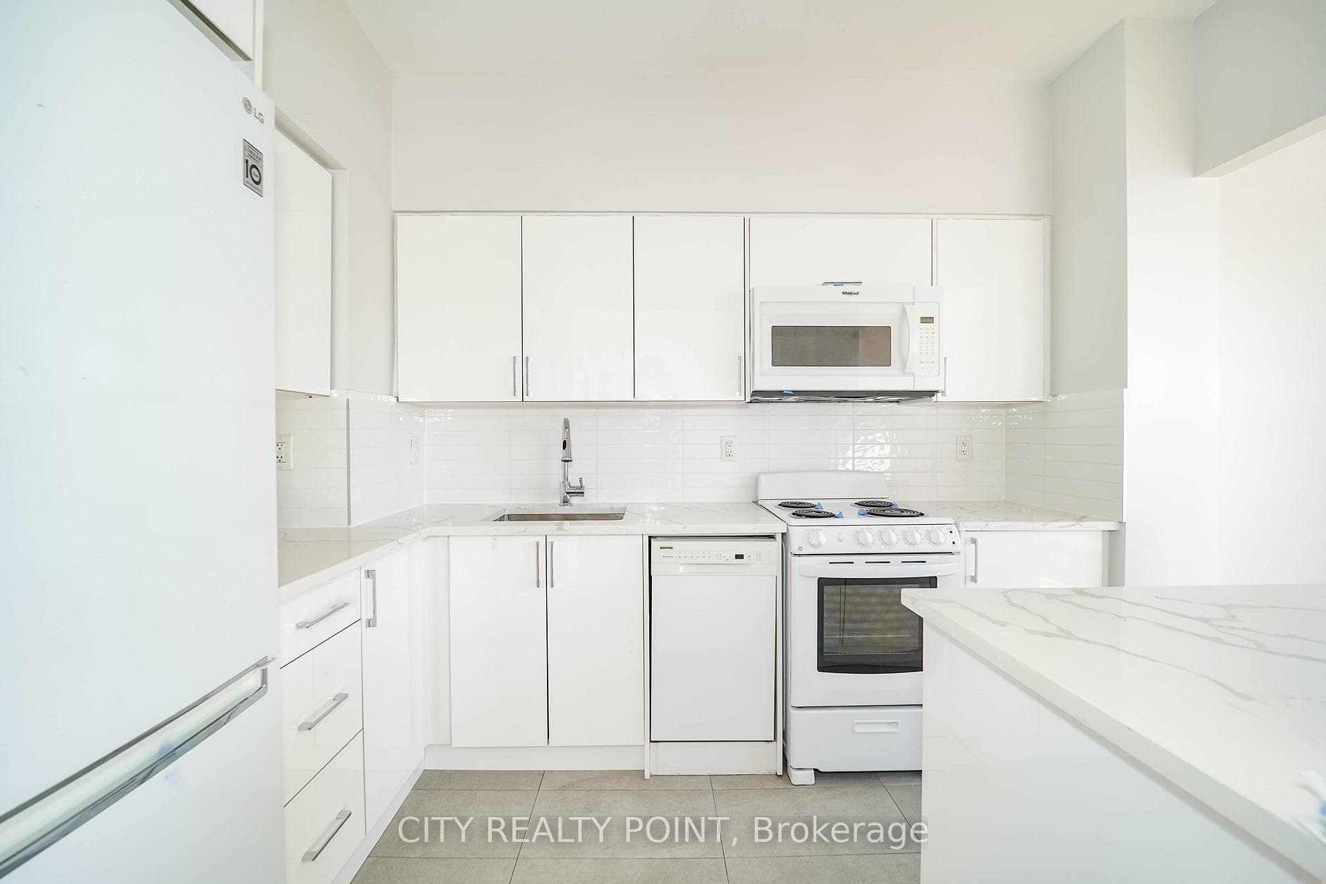 490 Eglinton Avenue Unit 201, Leaside / Davisville, ON M4P 1M4 - Photo 1