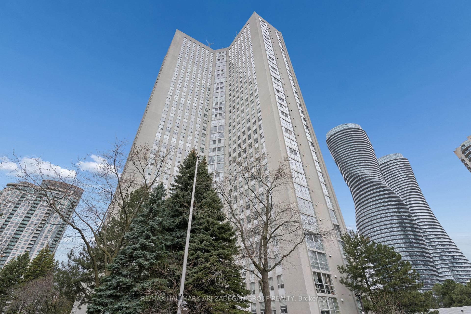 3650 Kaneff Crescent Unit 2704, Mississauga, ON L5A 4A1 - Photo 1