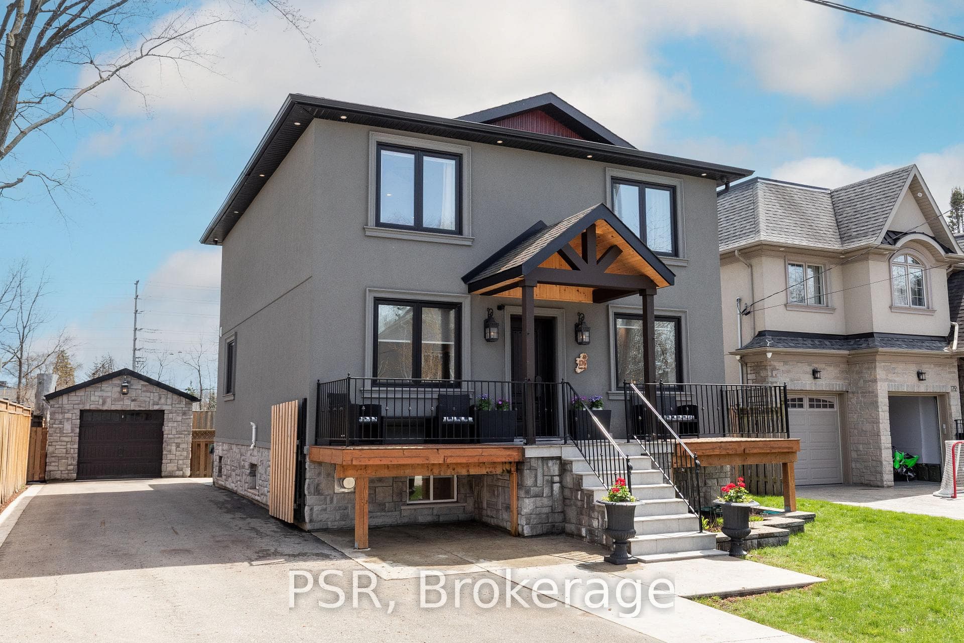 176 Troy Street, Mississauga, ON L5G 1S7 - Photo 1