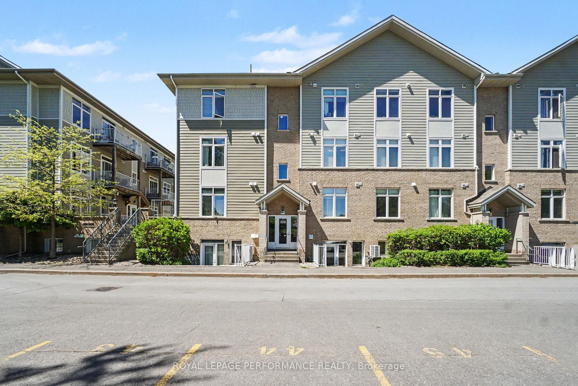326 Everest Private Unit D, Elmvale Acres and Area