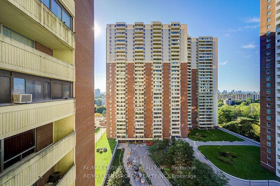 5 Massey Square Unit 1202, Danforth / East York, ON M4C 5L6 - Photo 1