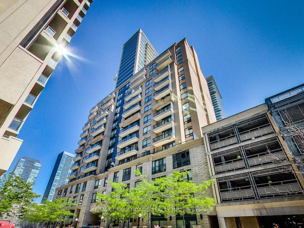 35 Hayden Street Unit 815, Regent Park / Cabbagetown / St. James Town, ON M4Y 3C3 - Photo 1