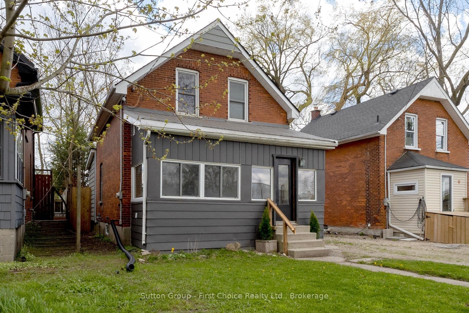 383 Douro Street, Stratford