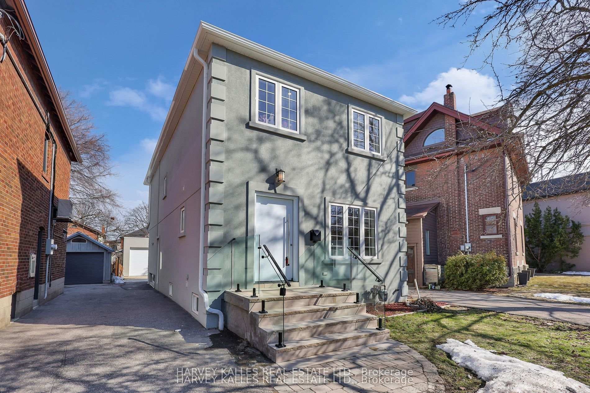 207 Sutherland Drive, Flemingdon Park / Don Mills, ON M4G 1J1 - Photo 1