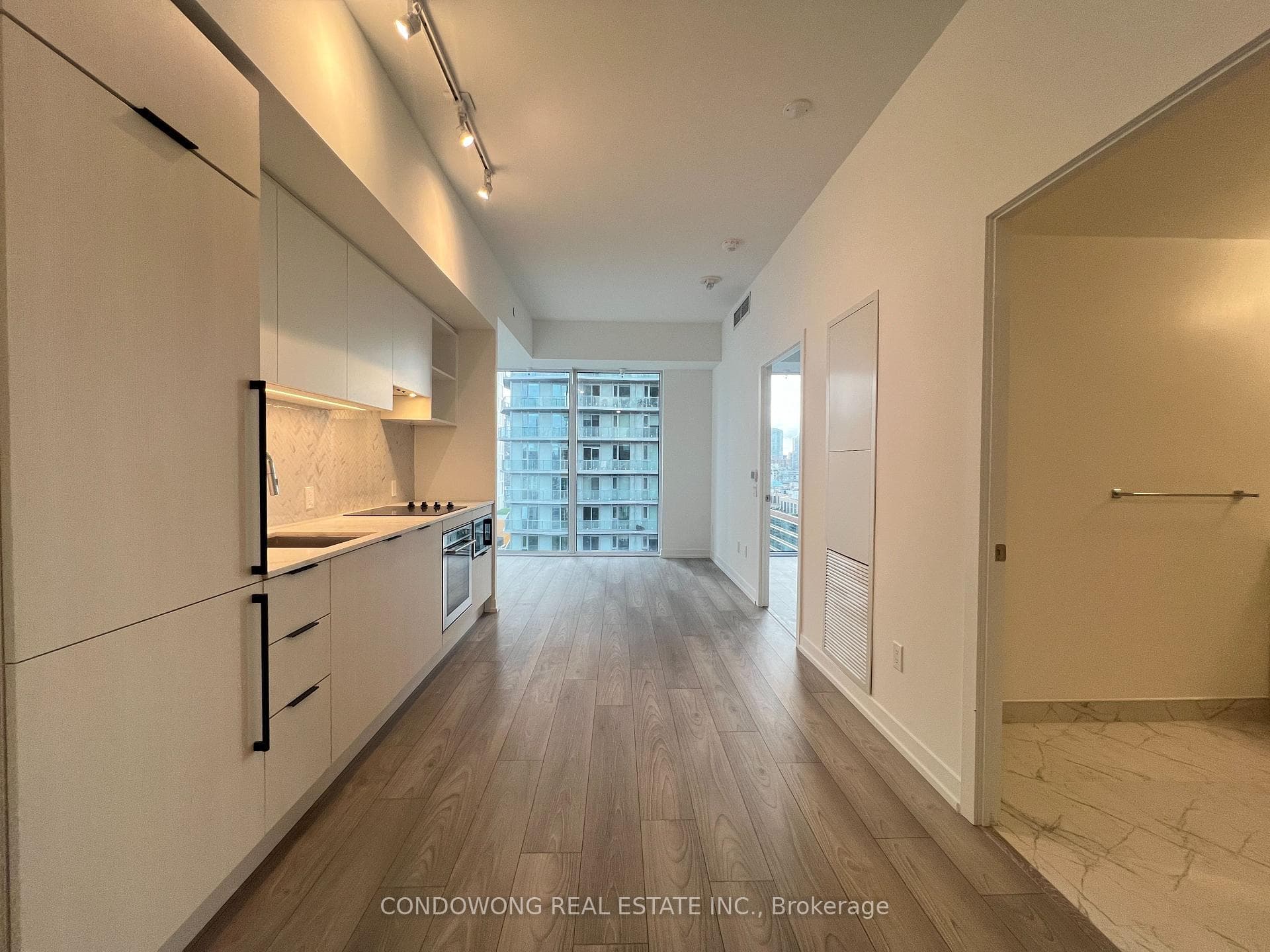 82 Dalhousie Street Unit 2515, Toronto C08