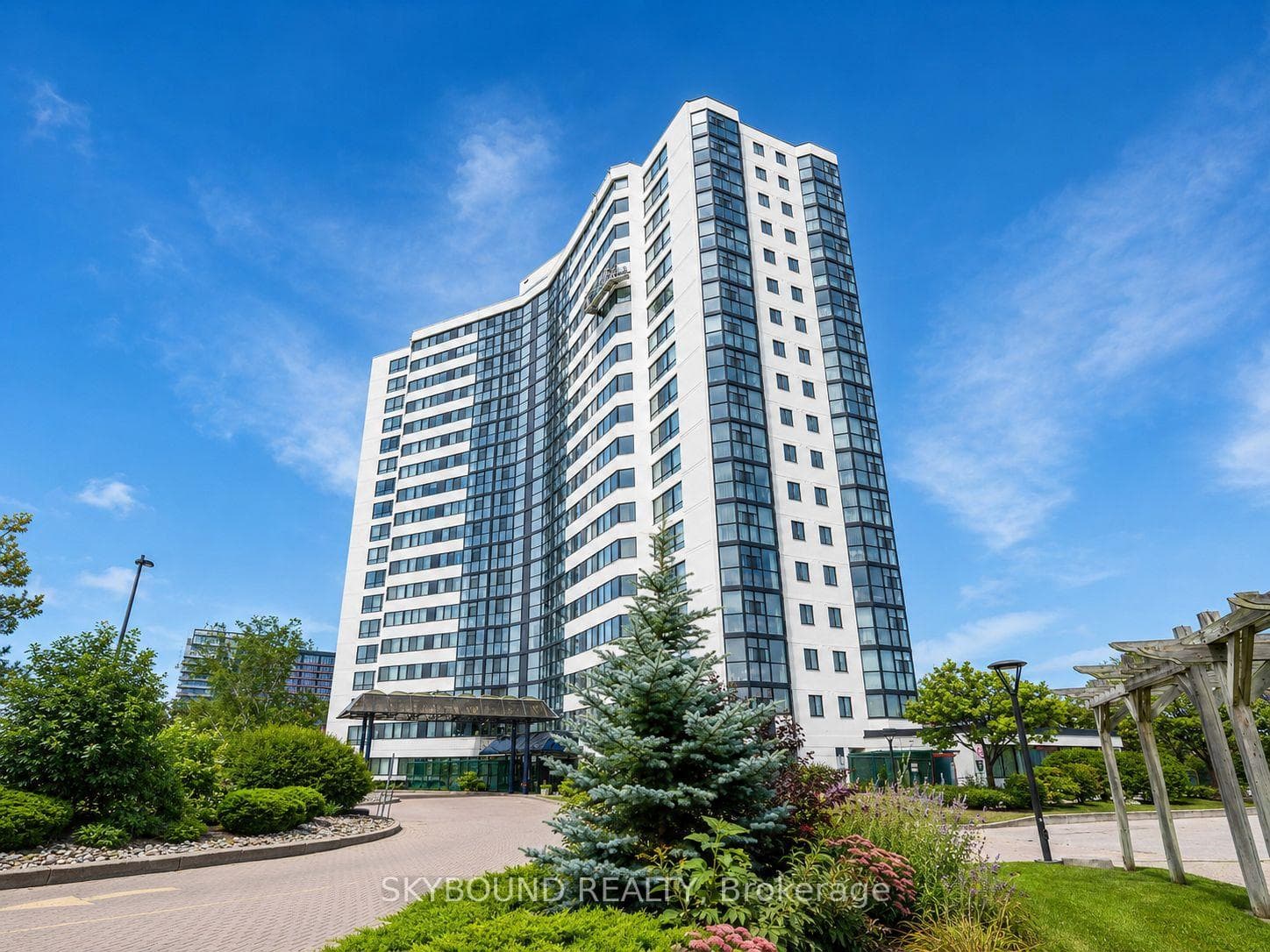 1360 Rathburn Road Unit 301, Mississauga, ON L4W 4H4 - Photo 1
