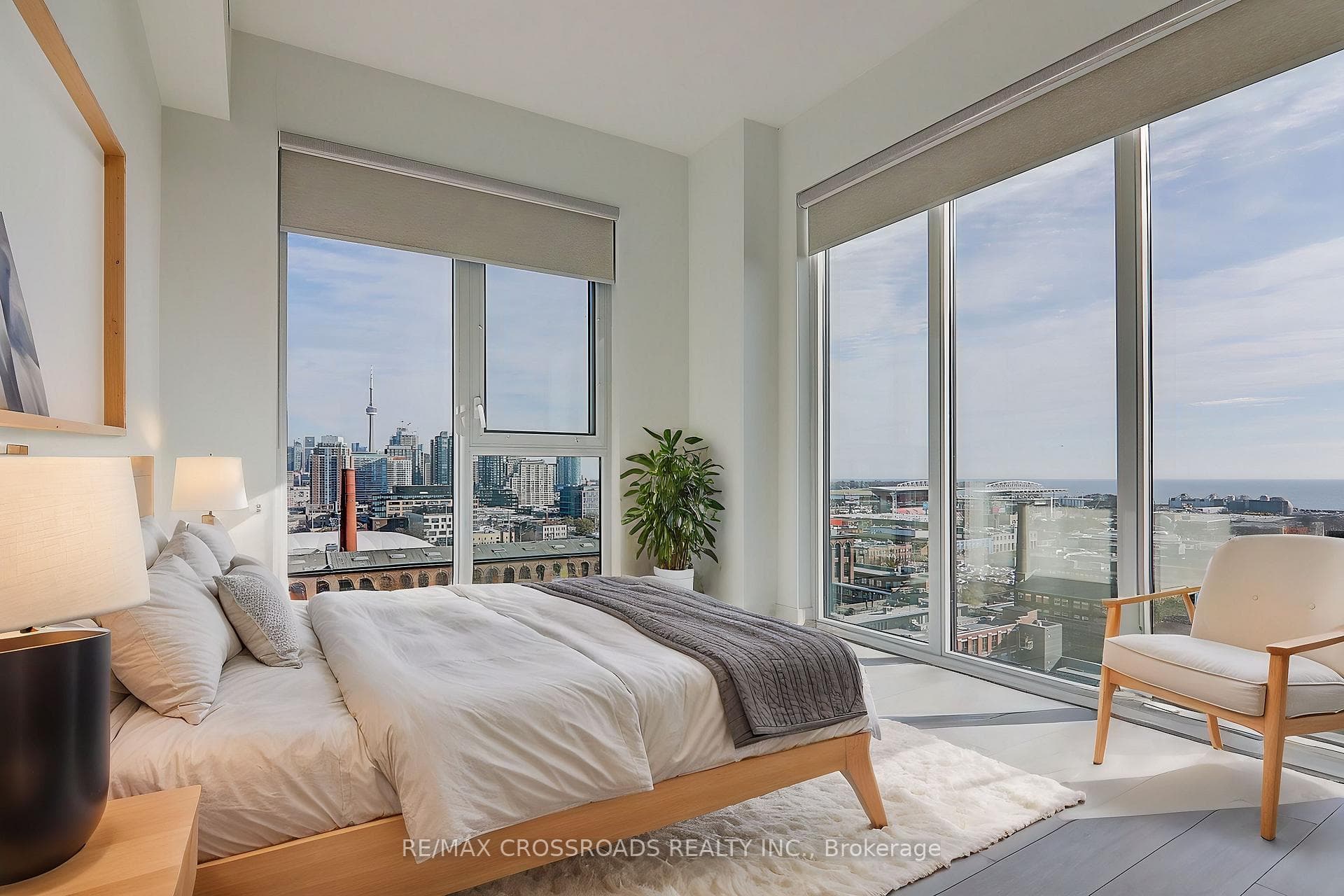 270 Dufferin Street Unit LPH3, High Park / Junction / Roncesvalles, ON M6K 0H8 - Photo 1