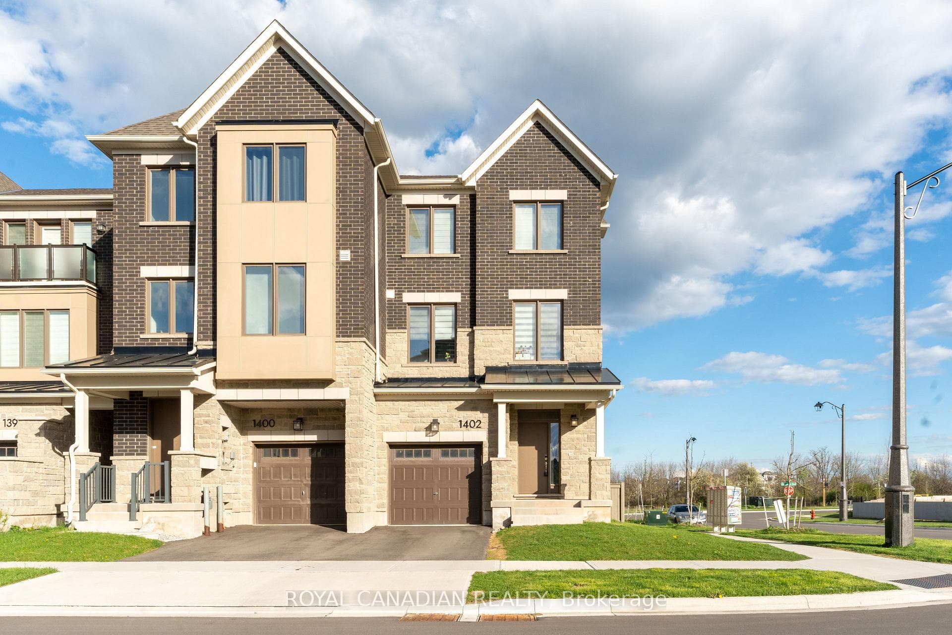 1402 Kaniv Street, Oakville