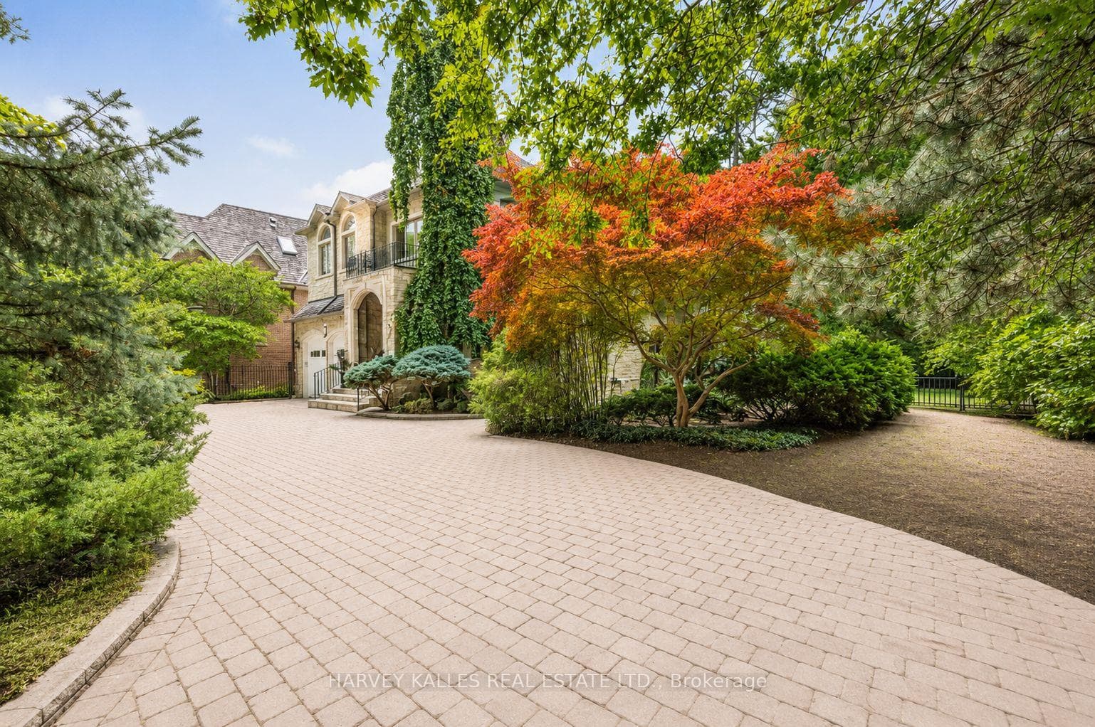 1 Knightswood Road, Bridle Path / York Mills / Hoggs Hollow, ON M4N 2G9 - Photo 1