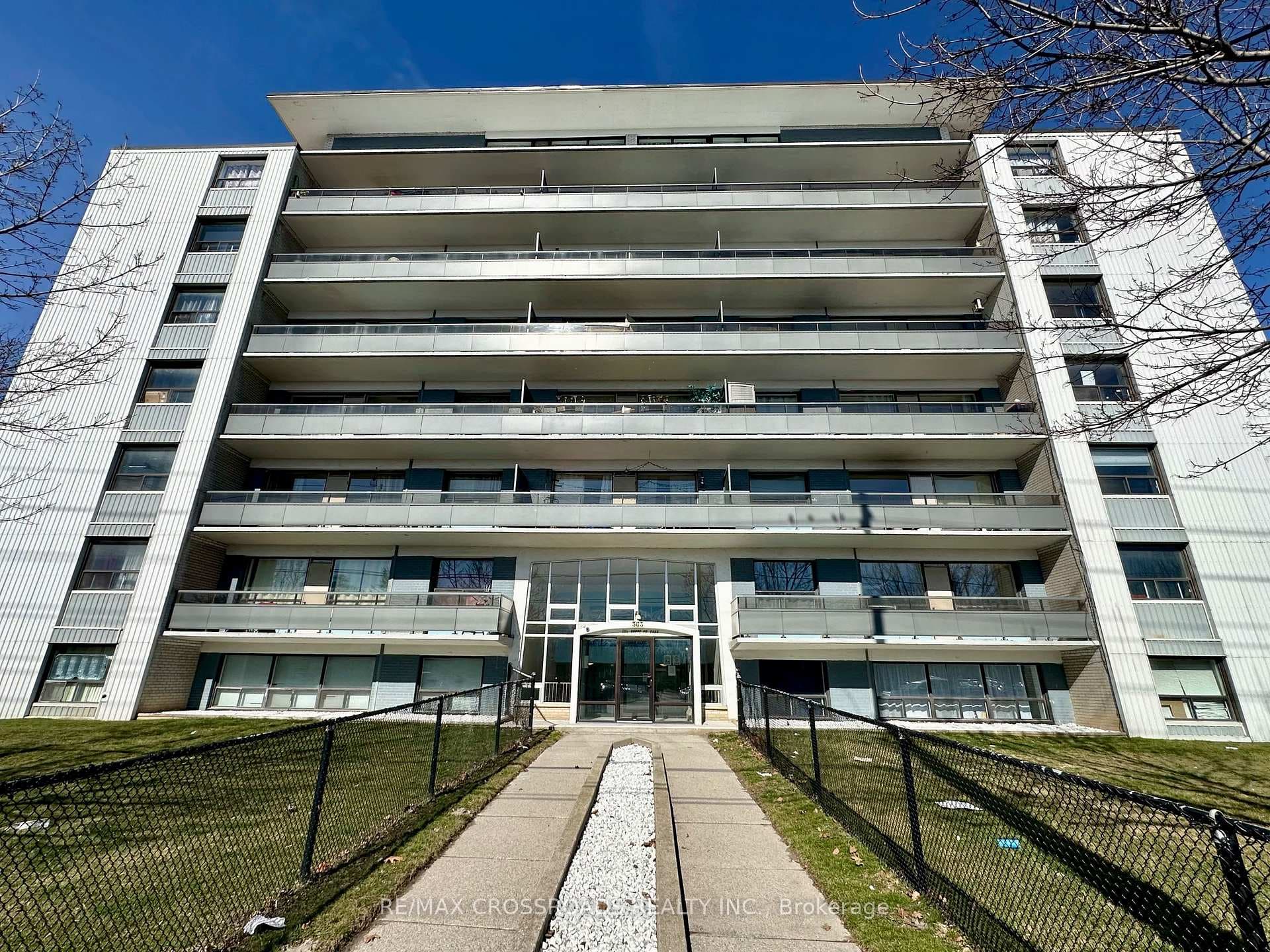 363 Lakeshore Road Unit 302, Mississauga, ON L5G 1H7 - Photo 1