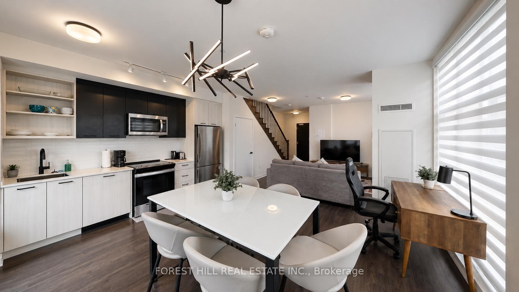 16 Symes Road Unit 104, Bloor West Village / Swansea, ON M6N 0B4 - Photo 1