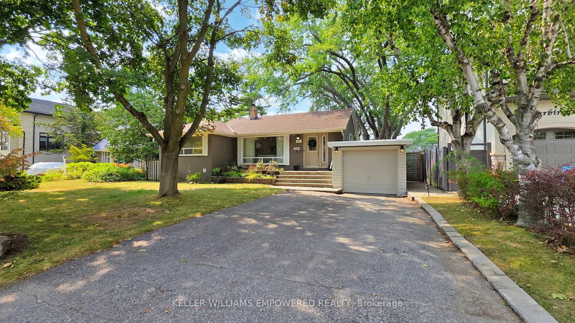 30 Paperbirch Drive, Don Mills / Parkwoods / Victoria Village, ON M3C 2E7 - Photo 1