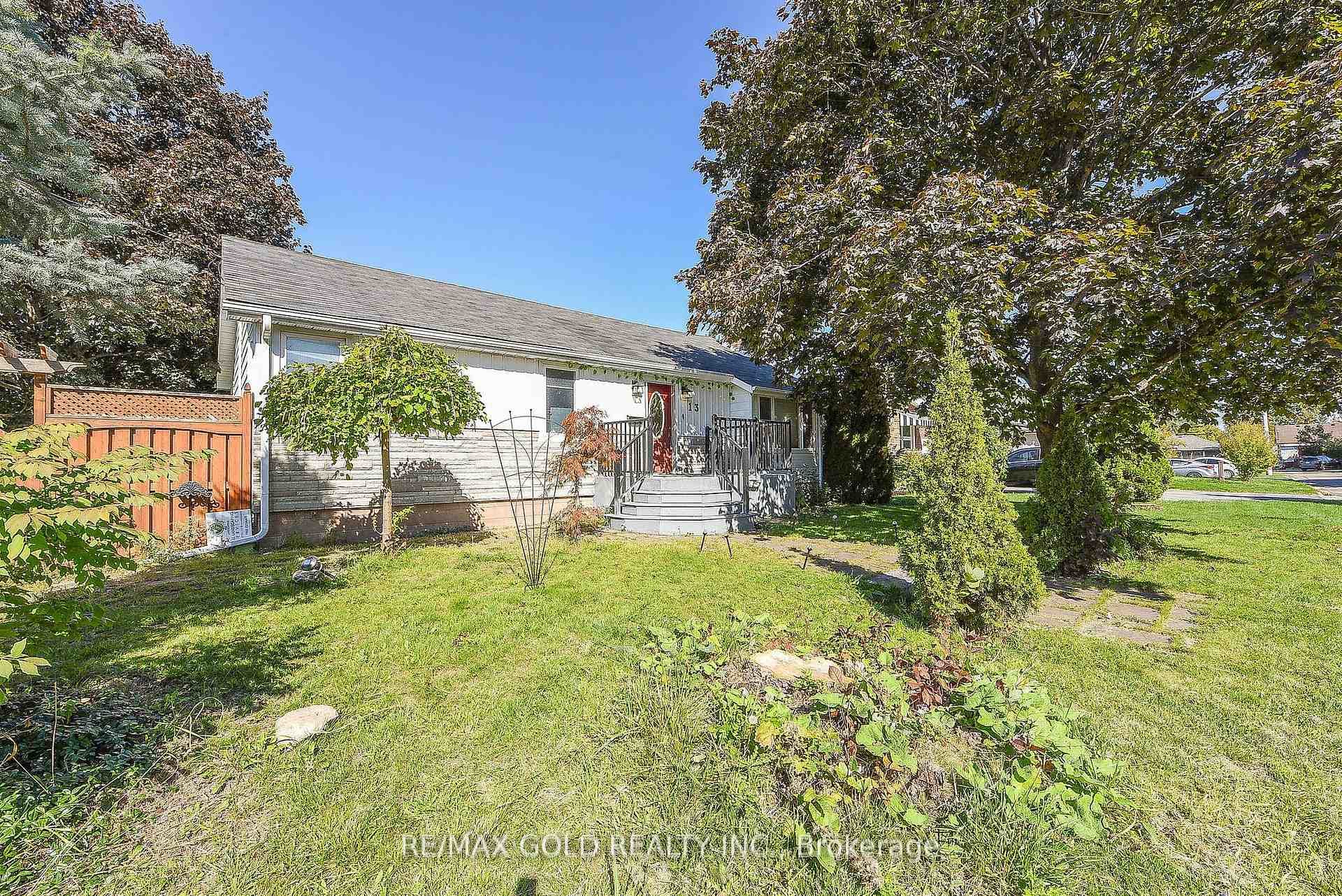 13 Foster Road, Mississauga, ON L4T 1C3 - Photo 1