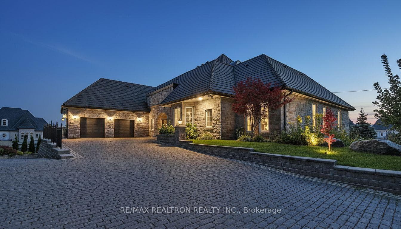16 Finesse Court, Richmond Hill, ON L4E 0W7 - Photo 1