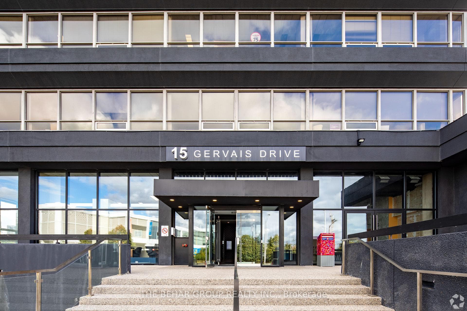 15 Gervais Drive Unit 604, Don Mills / Parkwoods / Victoria Village, ON M3C 1Y8 - Photo 1