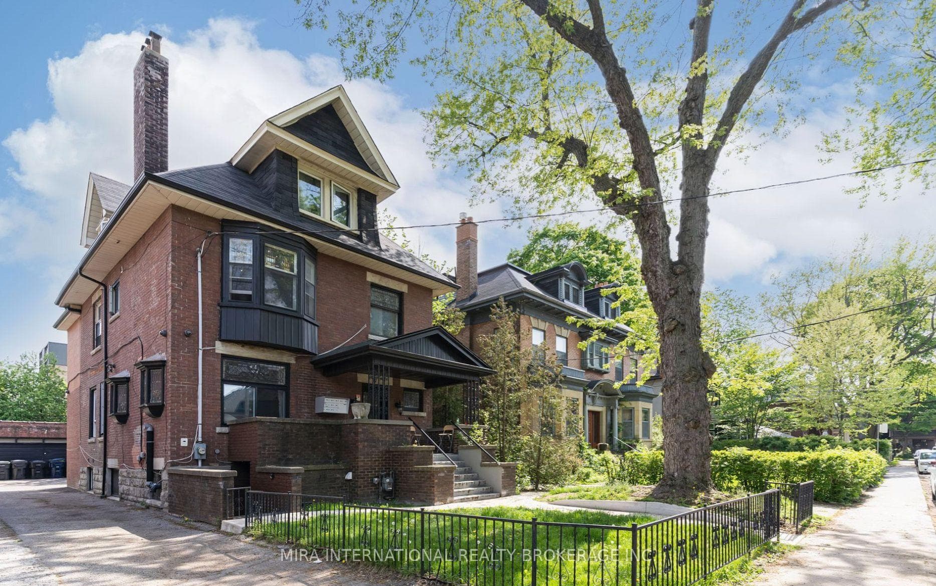 11 Laxton Avenue Unit 202, Toronto W01