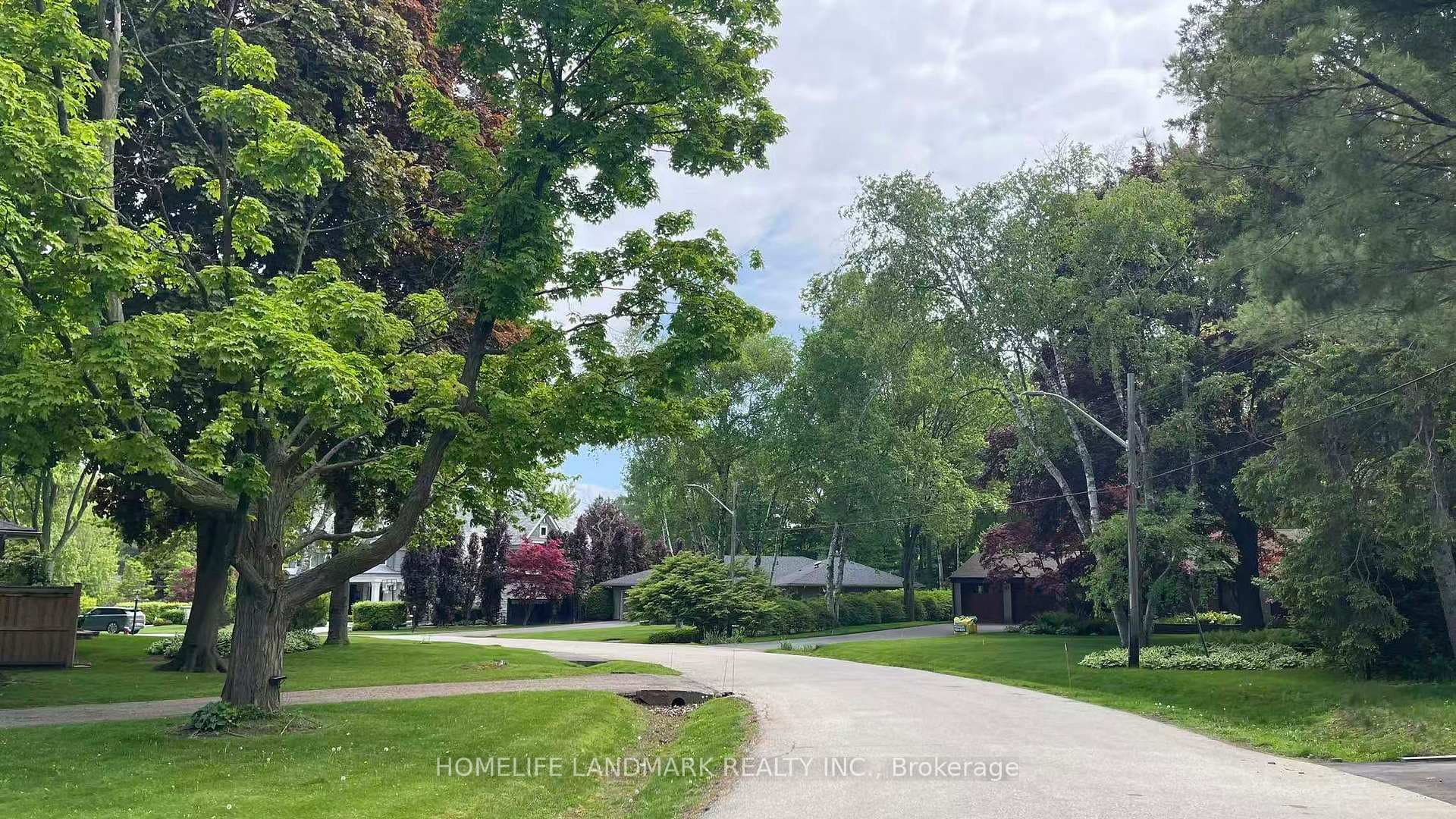 1556 Crestview Avenue, Mississauga, ON L5G 3P6 - Photo 1