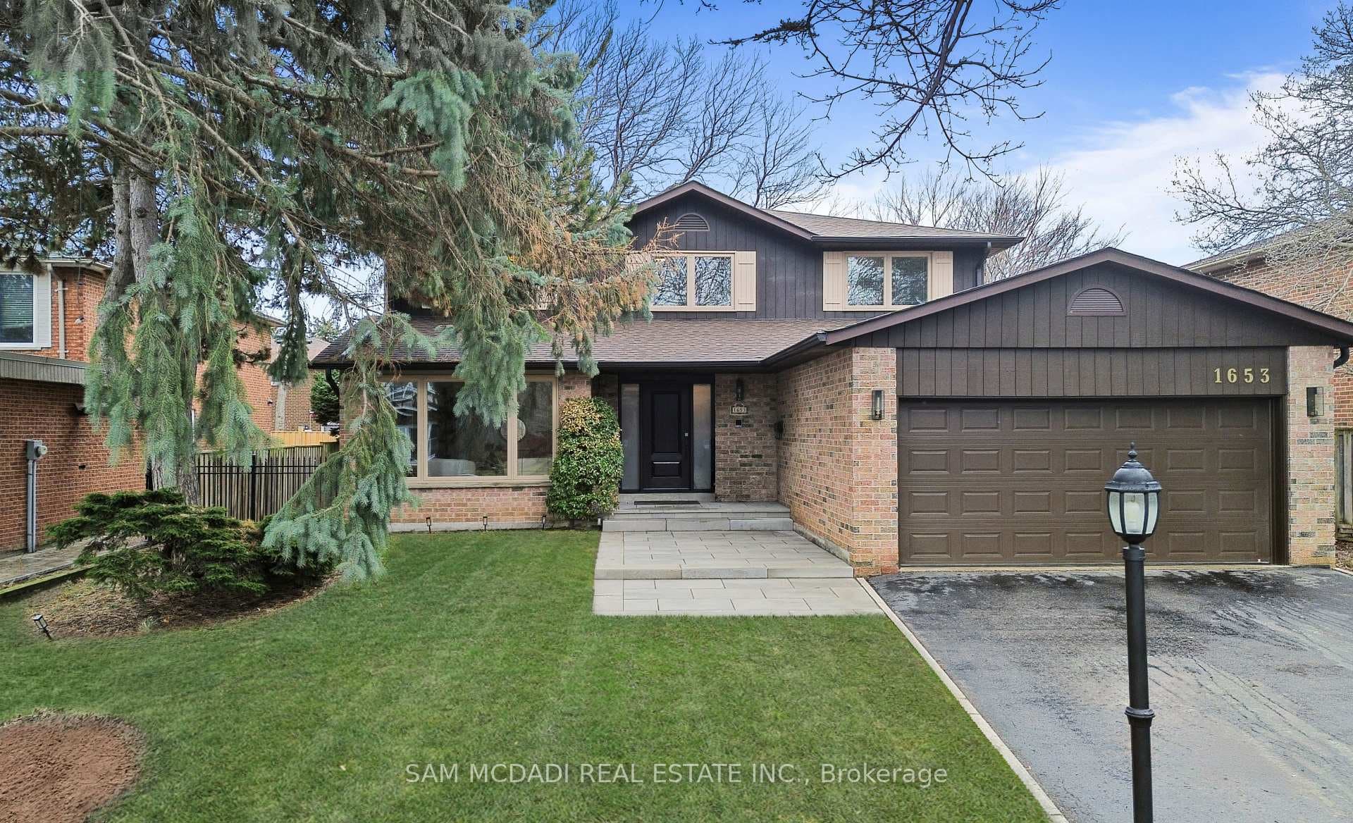 1653 Sherwood Forrest Circle, Mississauga, ON L5K 2G8 - Photo 1