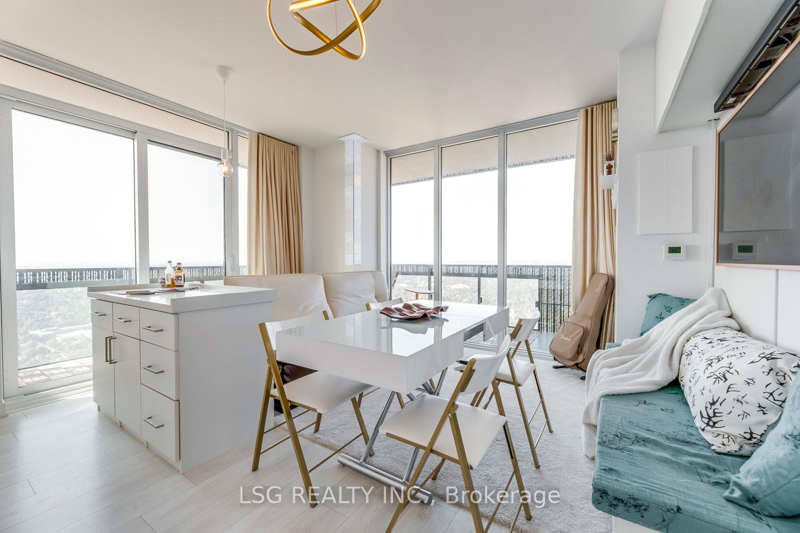 8 Eglinton Avenue Unit 5205, Leaside / Davisville, ON M4P 0C1 - Photo 1