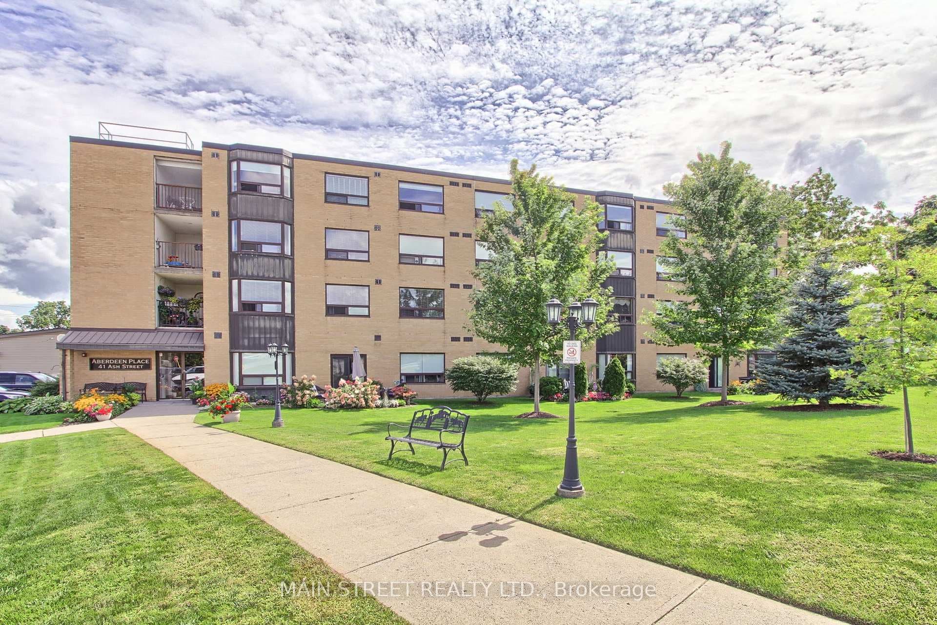 41 Ash Street Unit 202, Uxbridge
