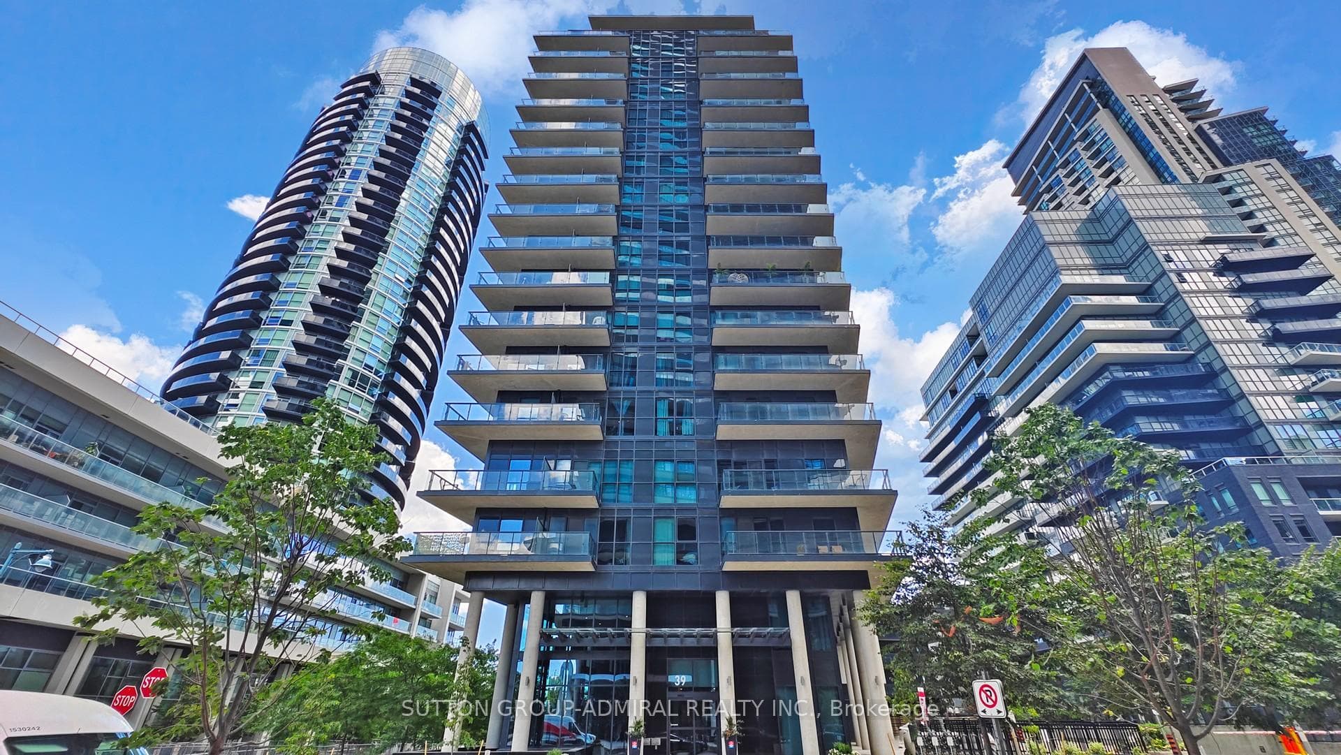 39 Annie Craig Drive Unit Th 104, Liberty Village / Parkdale / South Parkdale, ON M8V 0C5 - Photo 1