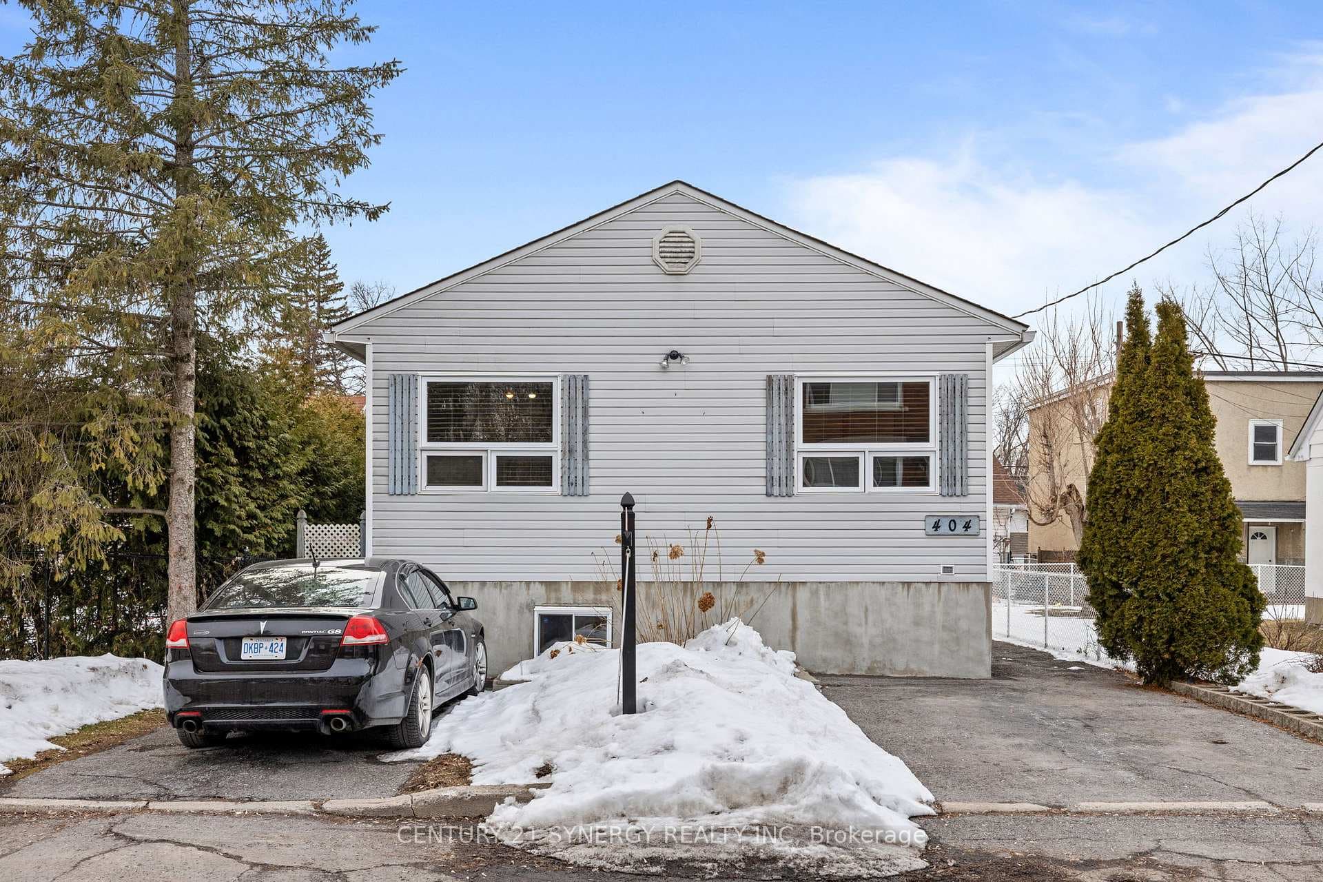 404 Dieppe Street, Vanier and Kingsview Park, ON K1L 6V4 - Photo 1