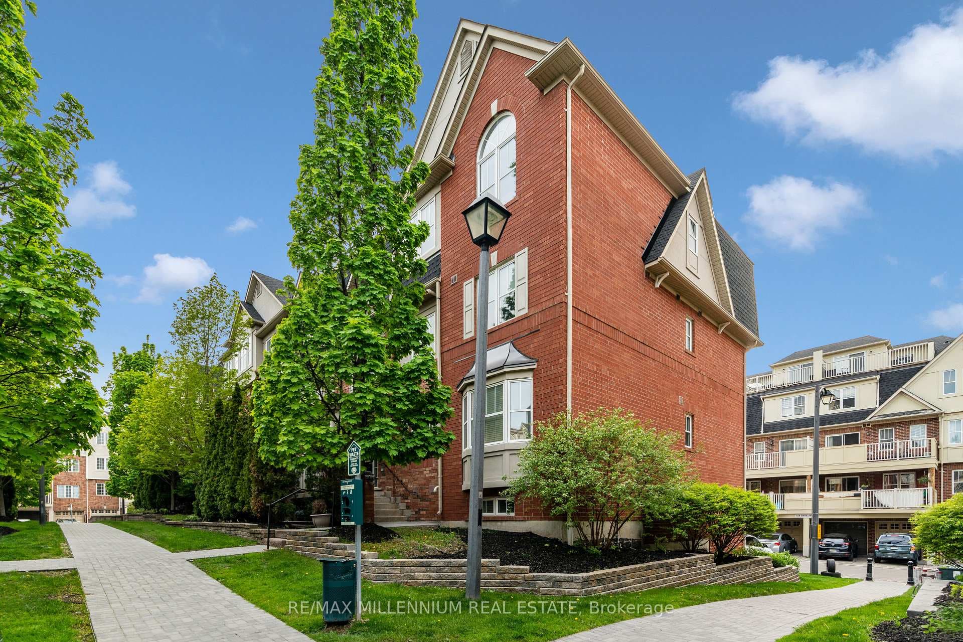 774 Neighbourhood Circle Unit 4, Mississauga, ON L5B 0B6 - Photo 1