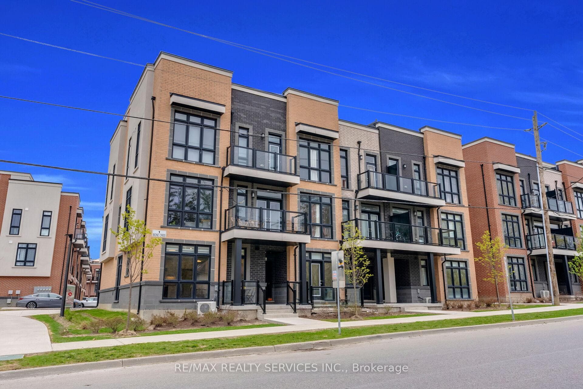 1 Bond Crescent Unit 5, Richmond Hill, ON L4E 1J4 - Photo 1