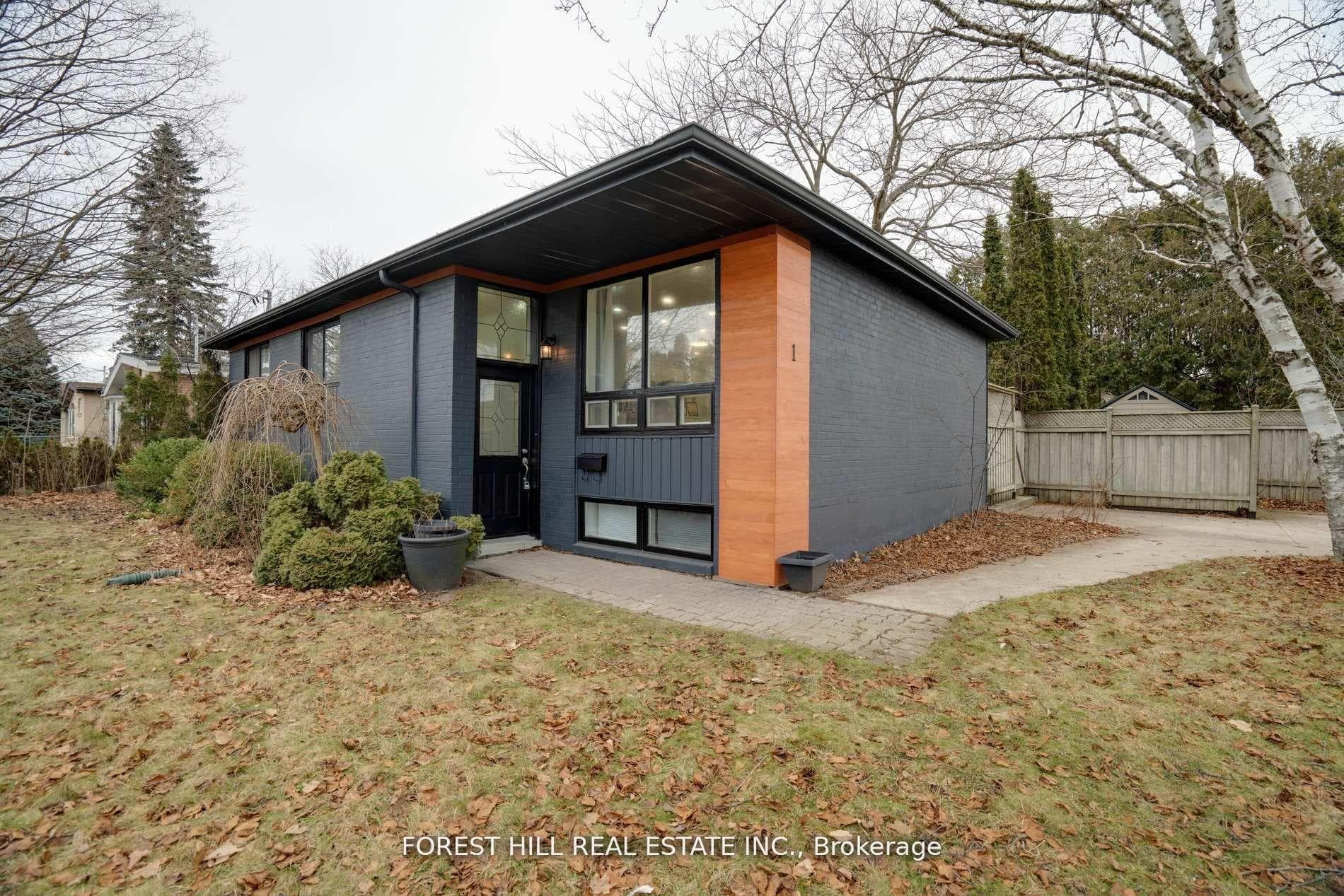 1 Willis Drive, Aurora, ON L4G 2J8 - Photo 1